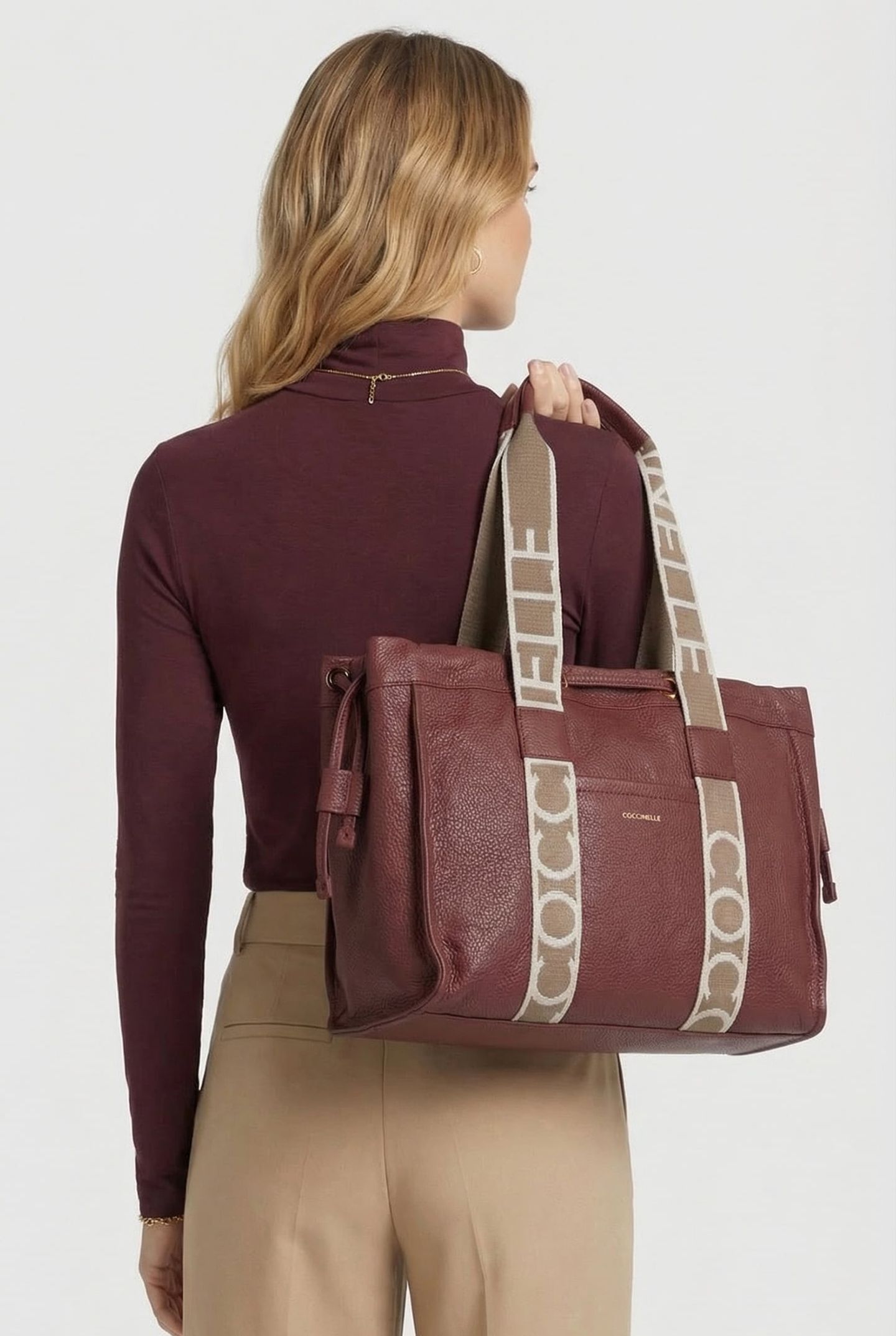 GRAINED LEATHER SIGNATURE TOTE BAG 1