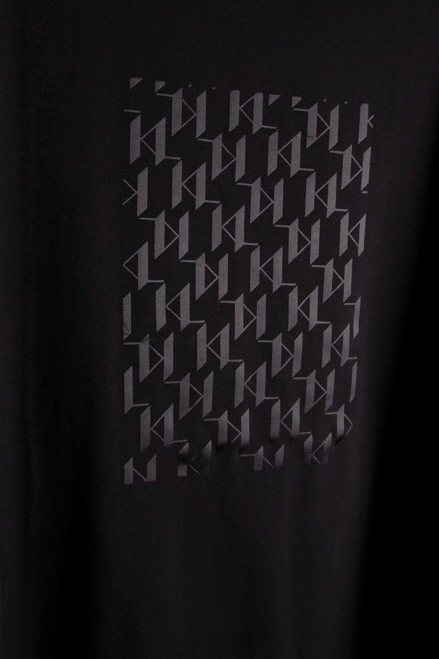 BLACK T-SHIRT CREWNECK 4