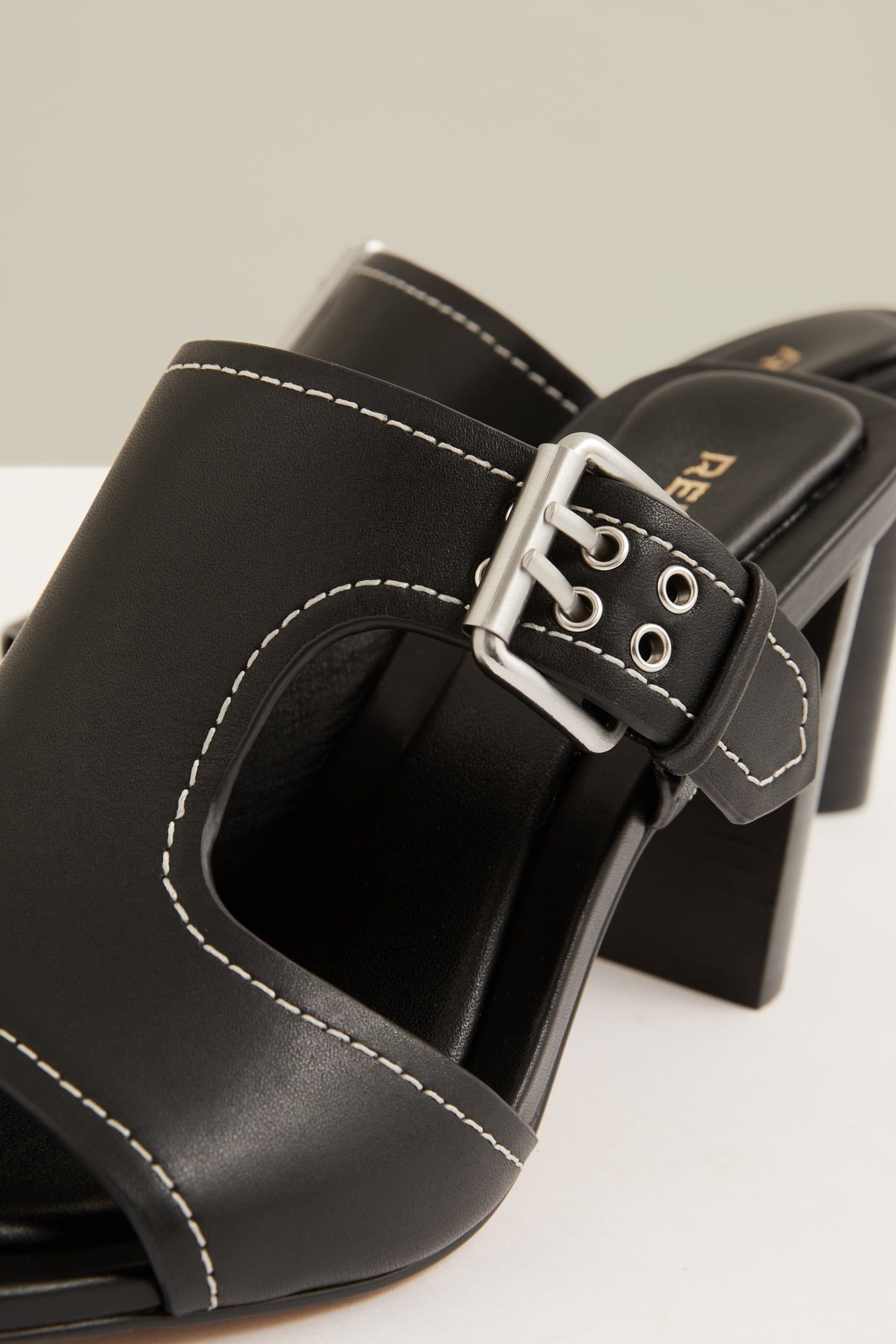 BUCKLE HEEL BLACK 5