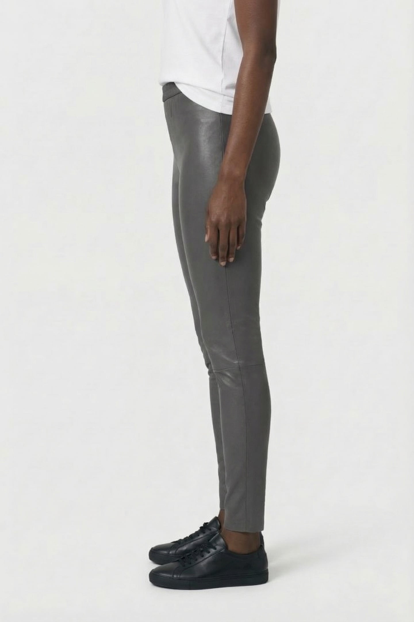 SUZANNE CHARCOAL 3