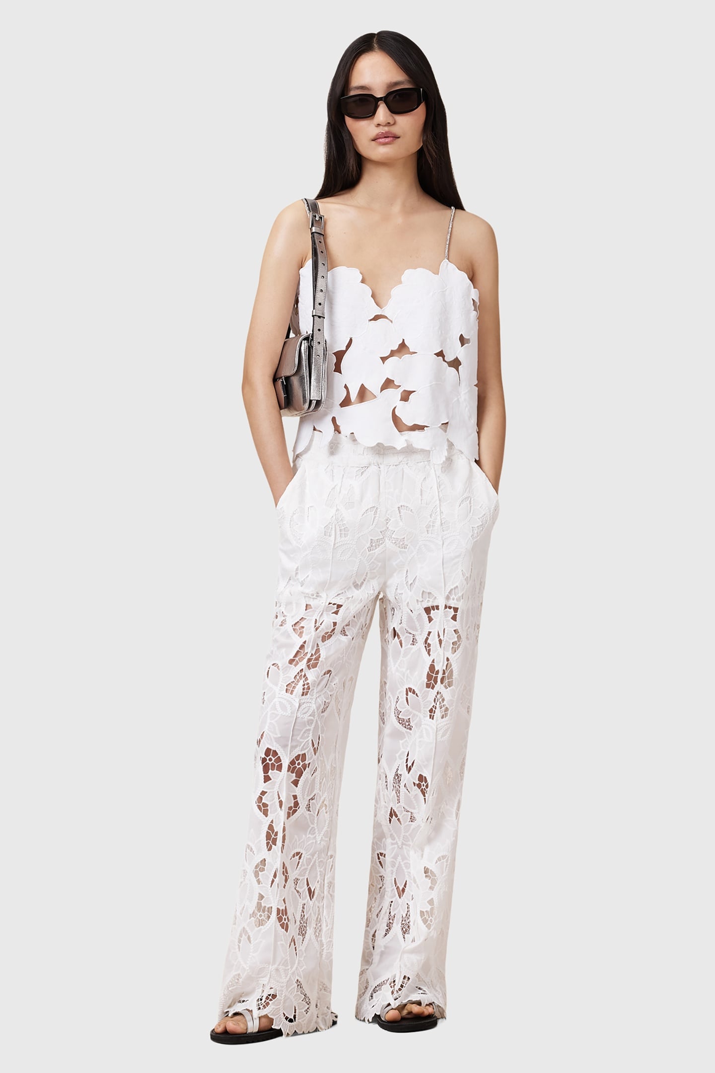 FLORA EMB TOP OFF WHITE 1