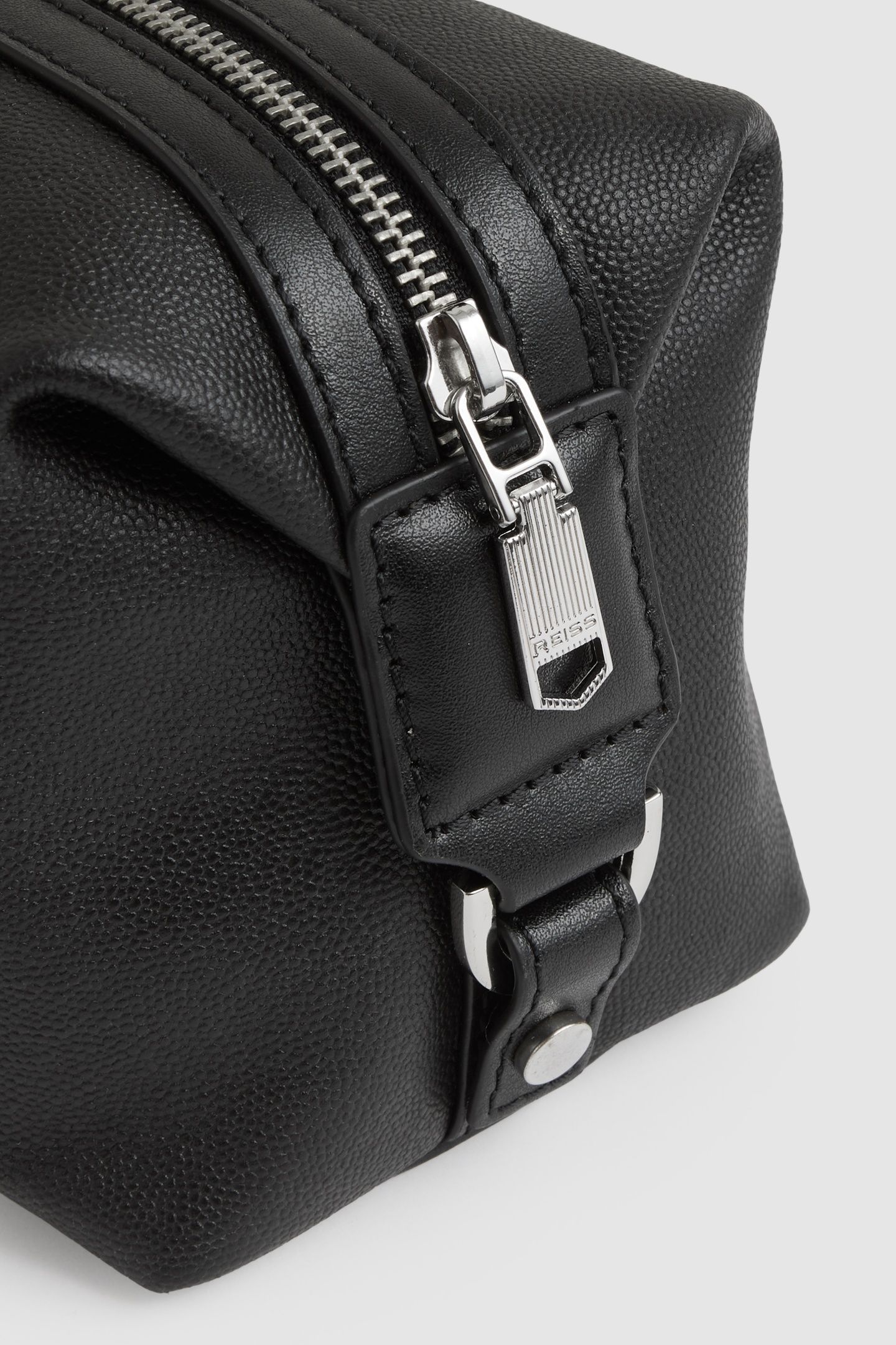 MICRO GRAIN LEATHER WASHBAG BLACK 3