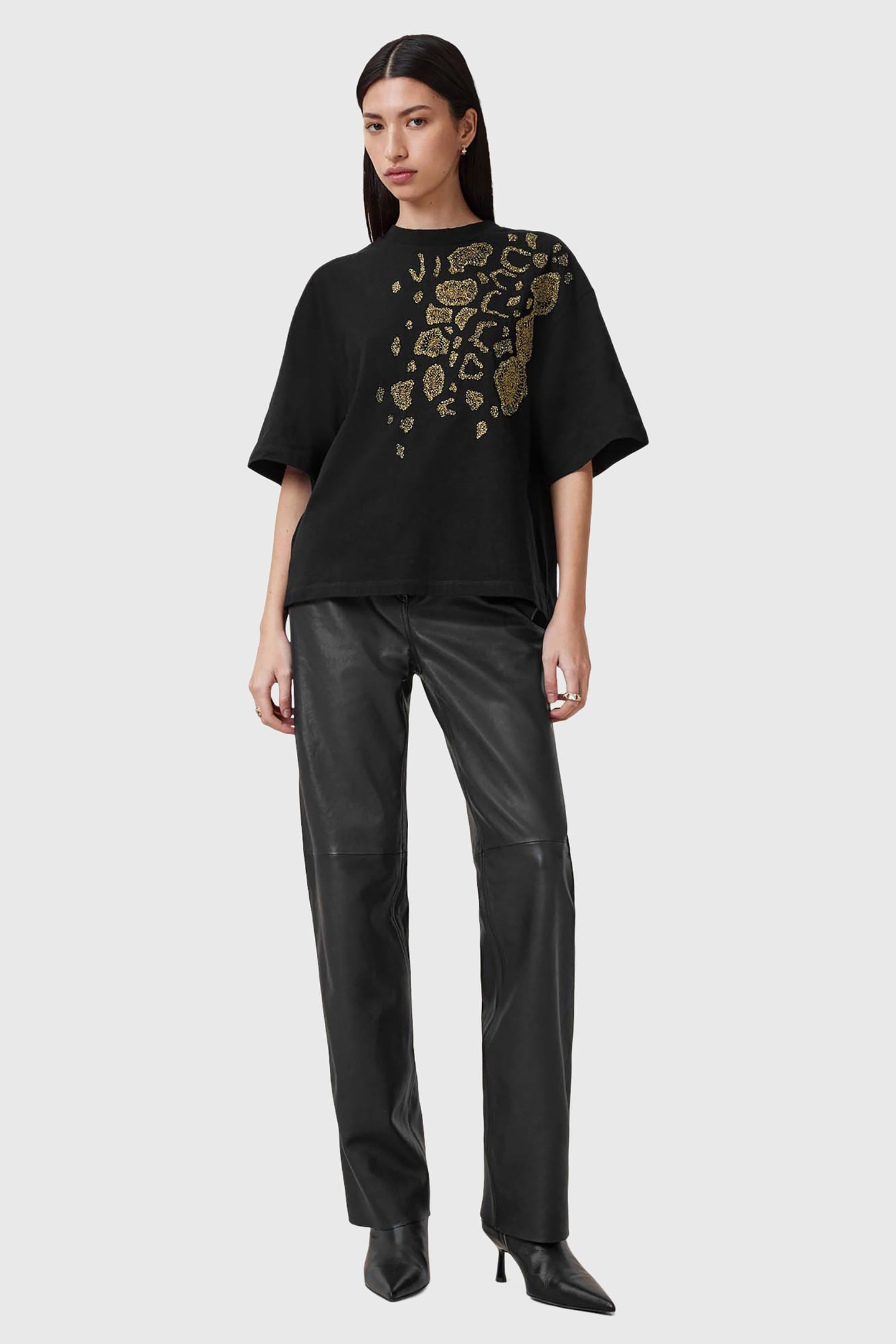 FLOW EMB AMELIE TEE BLACK 1