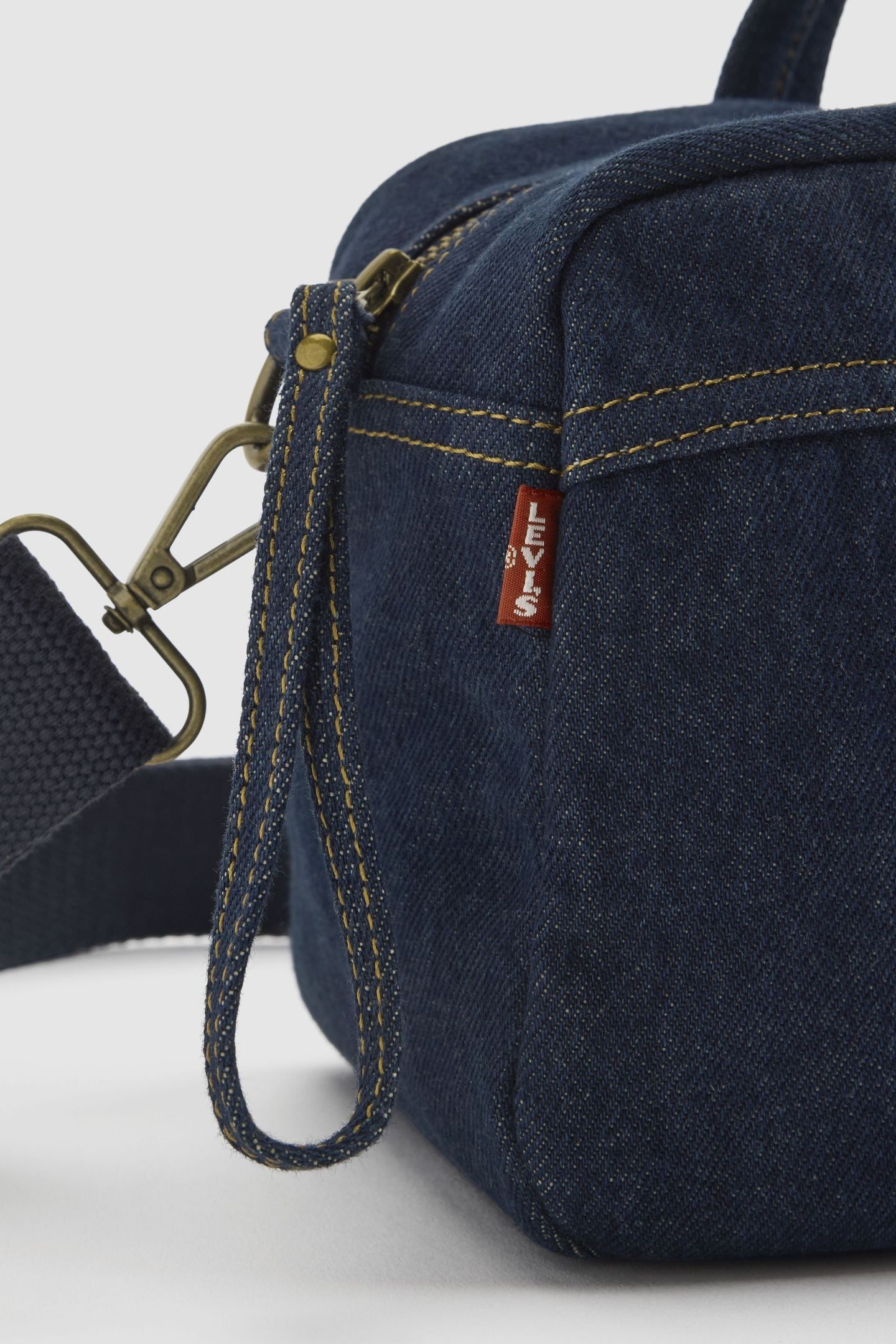 LEVI'S® PRESLEY TOP HANDLE BAG 4