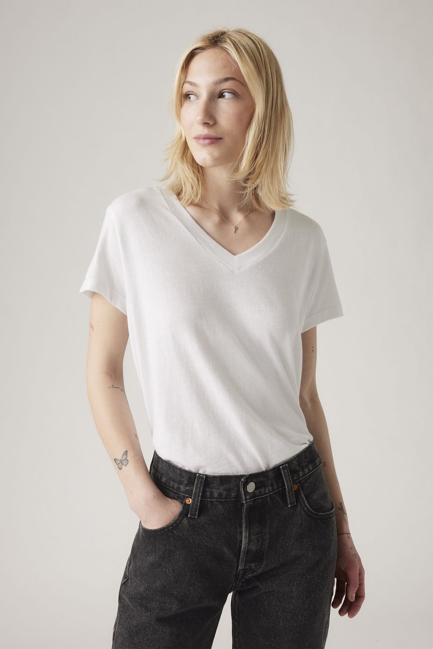 BOXY V-NECK TEE 2
