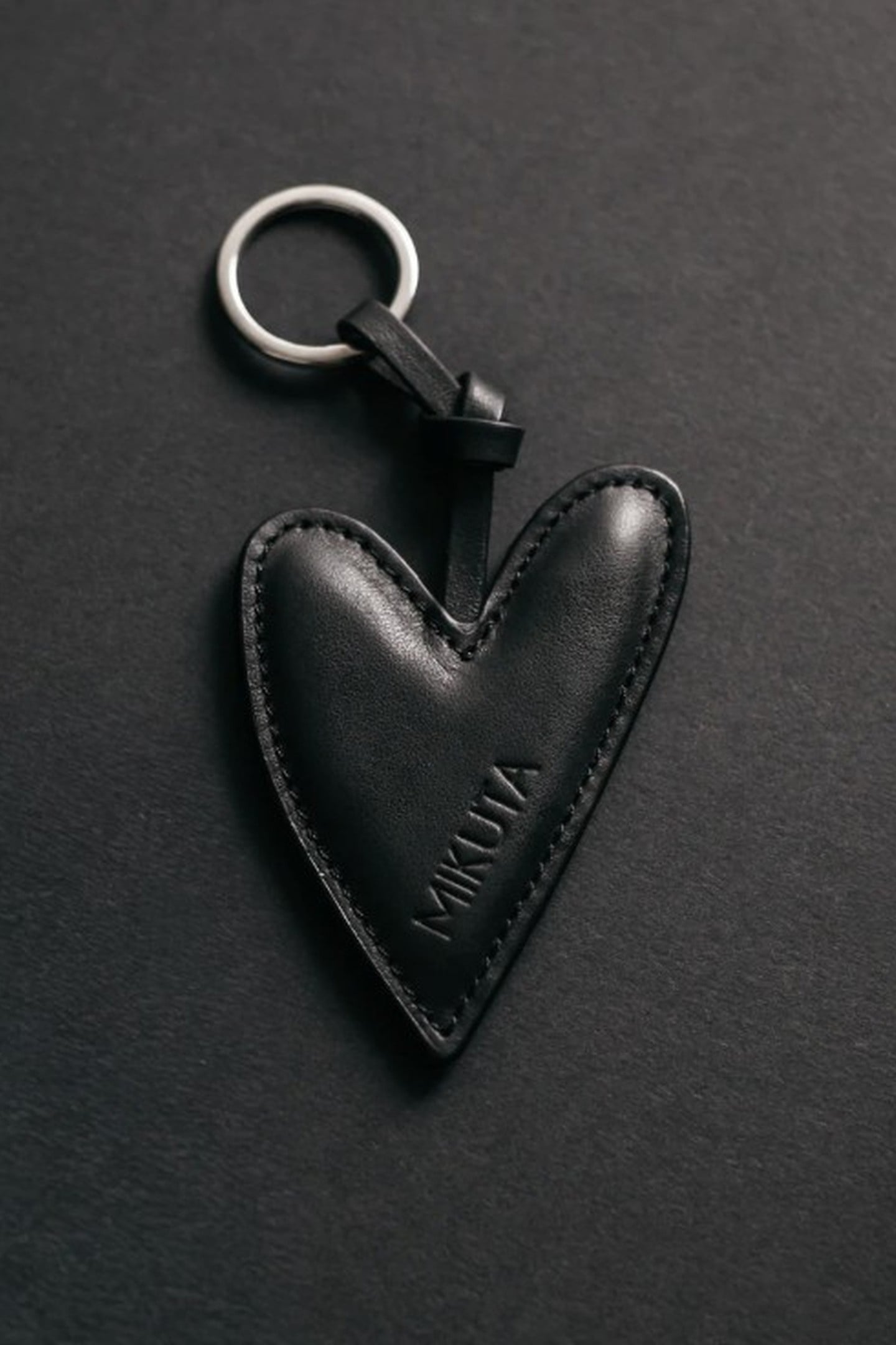 THE BLACK HEART LEATHER KEY RING BLACK 1