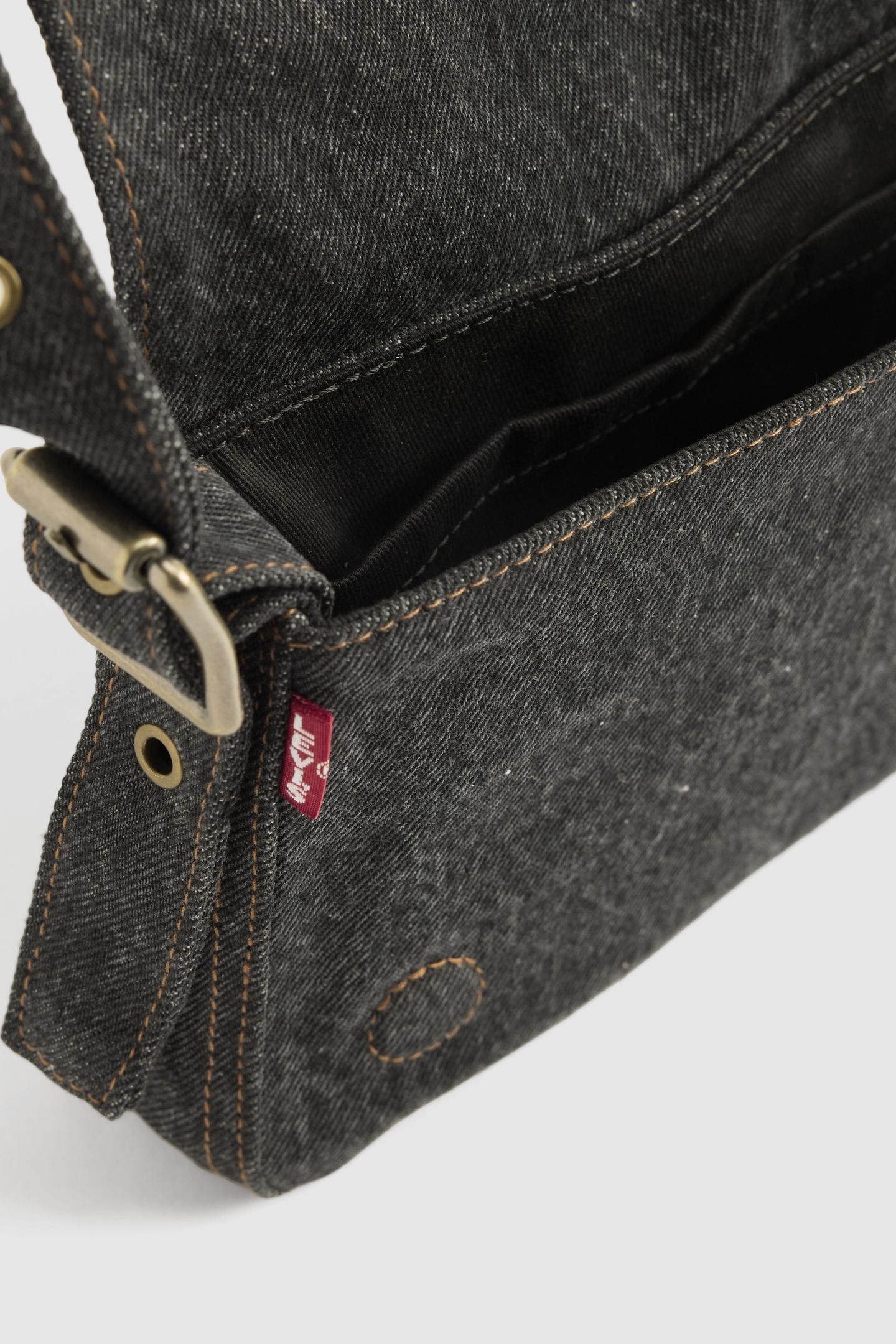 LEVI'S® BRANNAN SHOULDERBAG 4