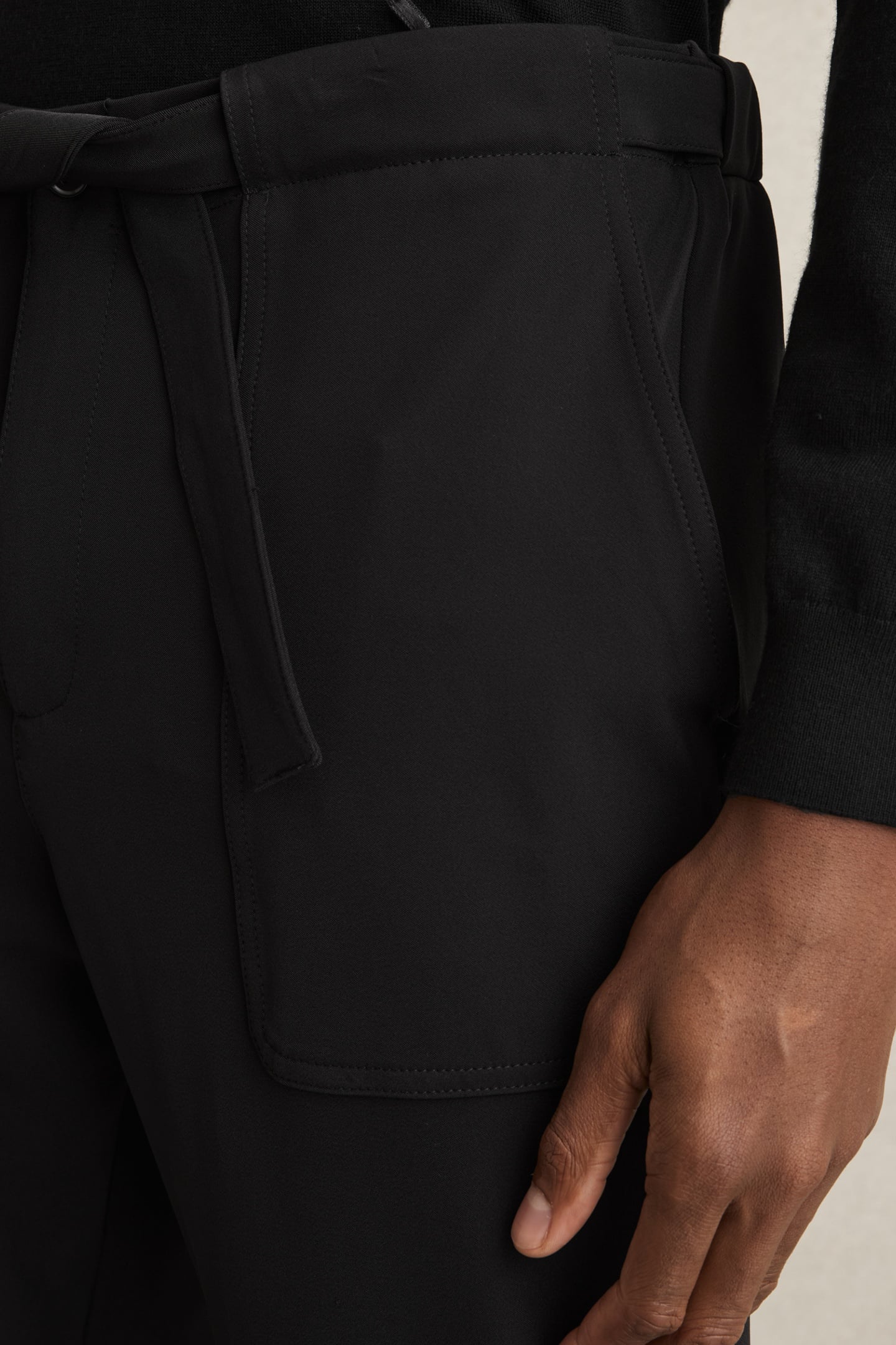 RELAXED BELTED TECHNICAL TROUSER BLACK 6