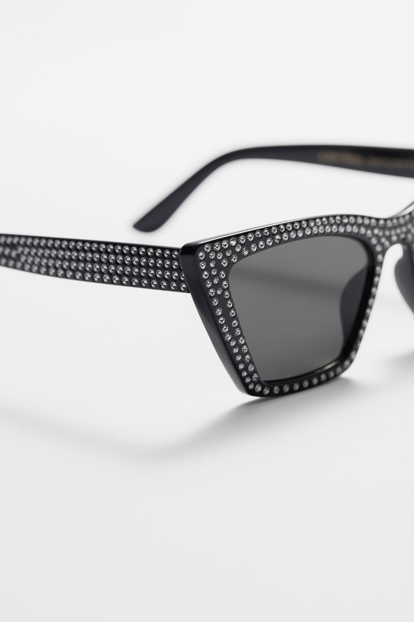 LIZ STUDS SUNGLASSES BLACK 3