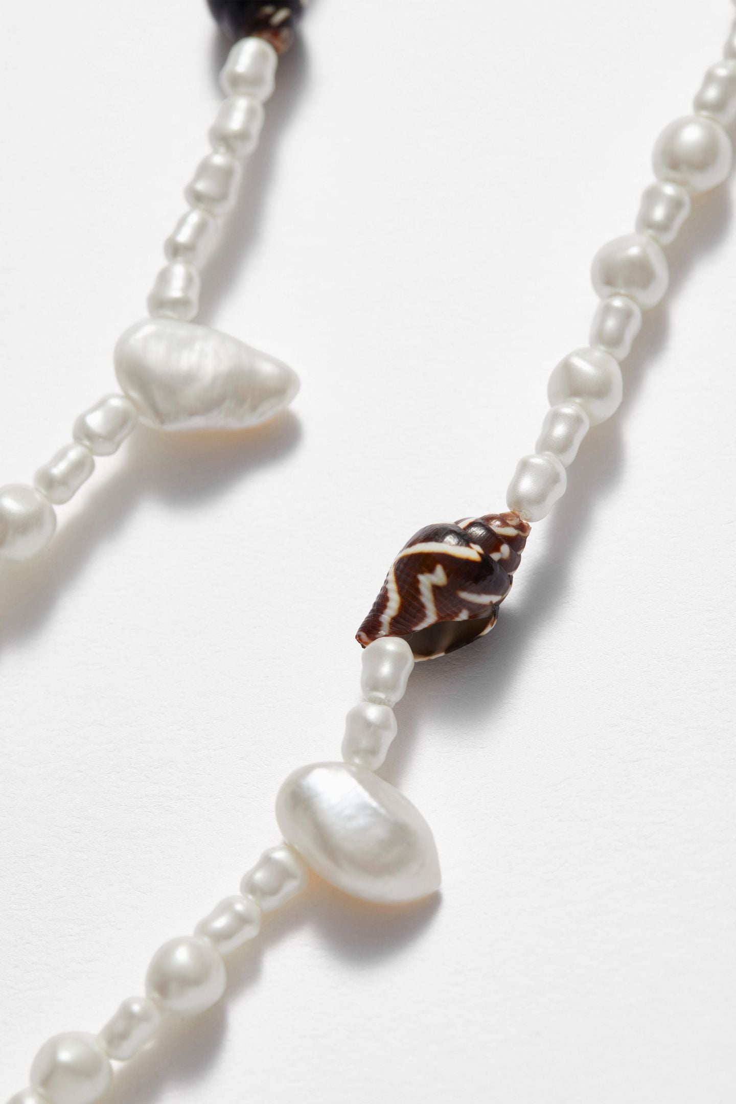 BERTIL SHELL NECKLACE WHITE 2