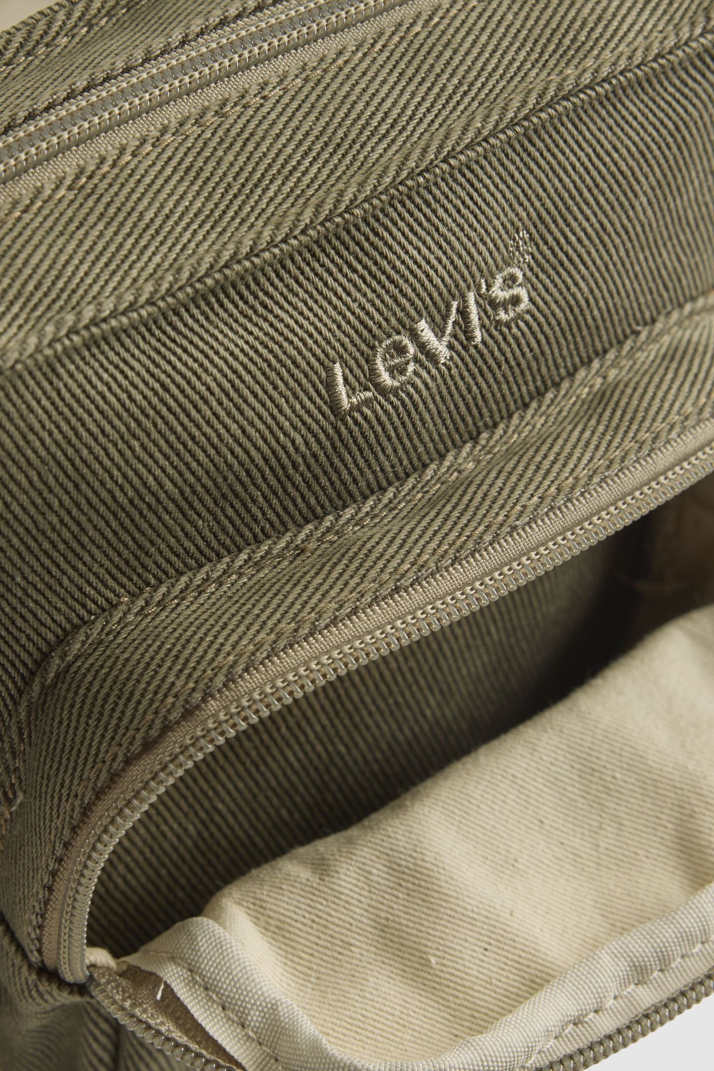 LEVI'S® SMALL ZIP CROSSBODY BAG 5