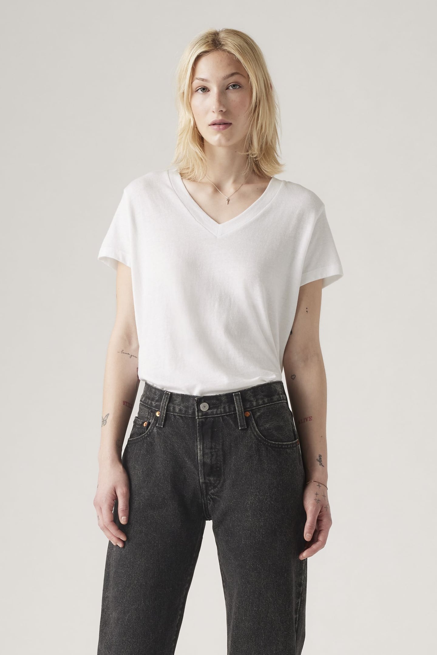 BOXY V-NECK TEE 1