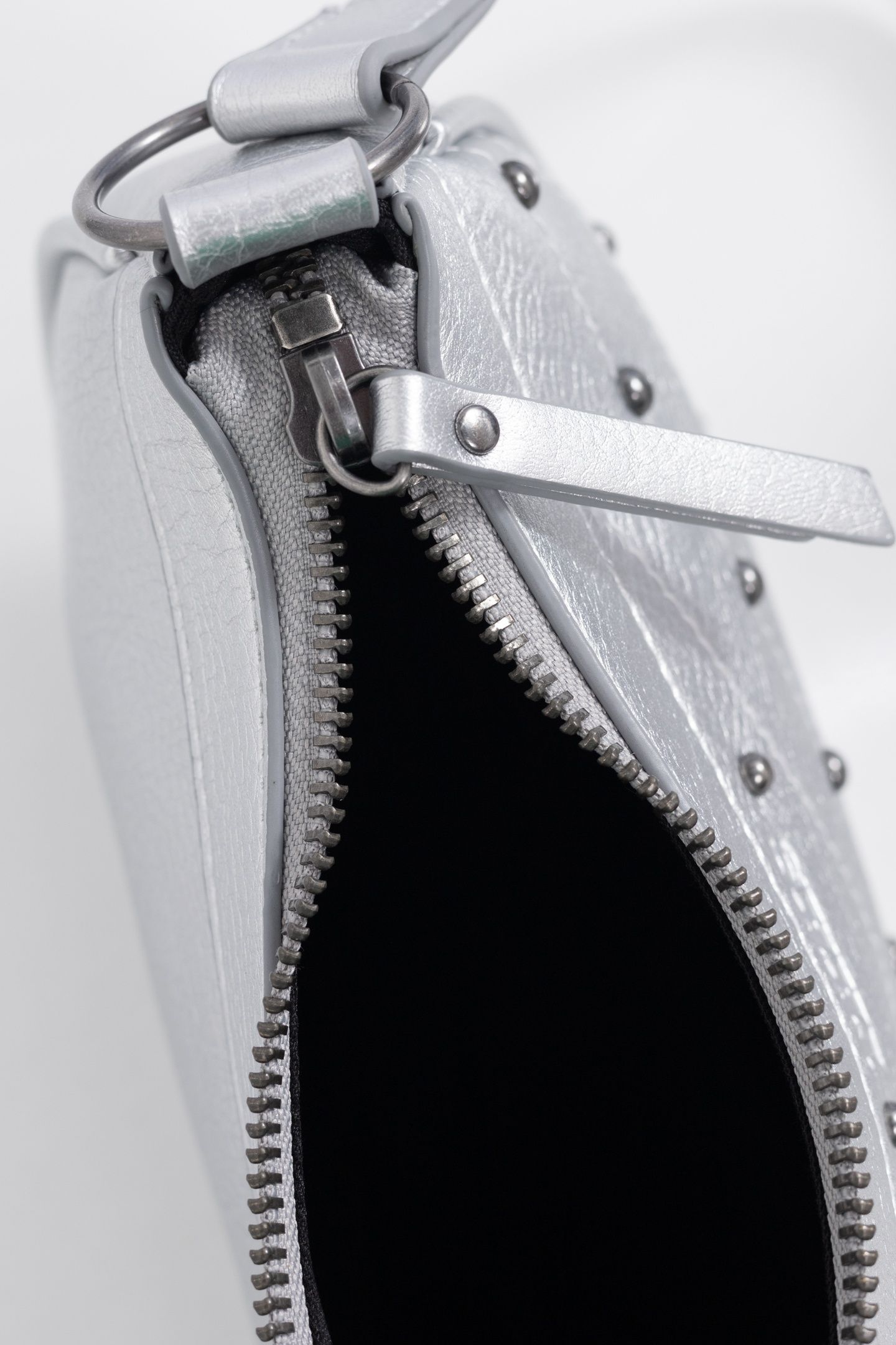 SILVER HANDBAG WITH STUDS 8