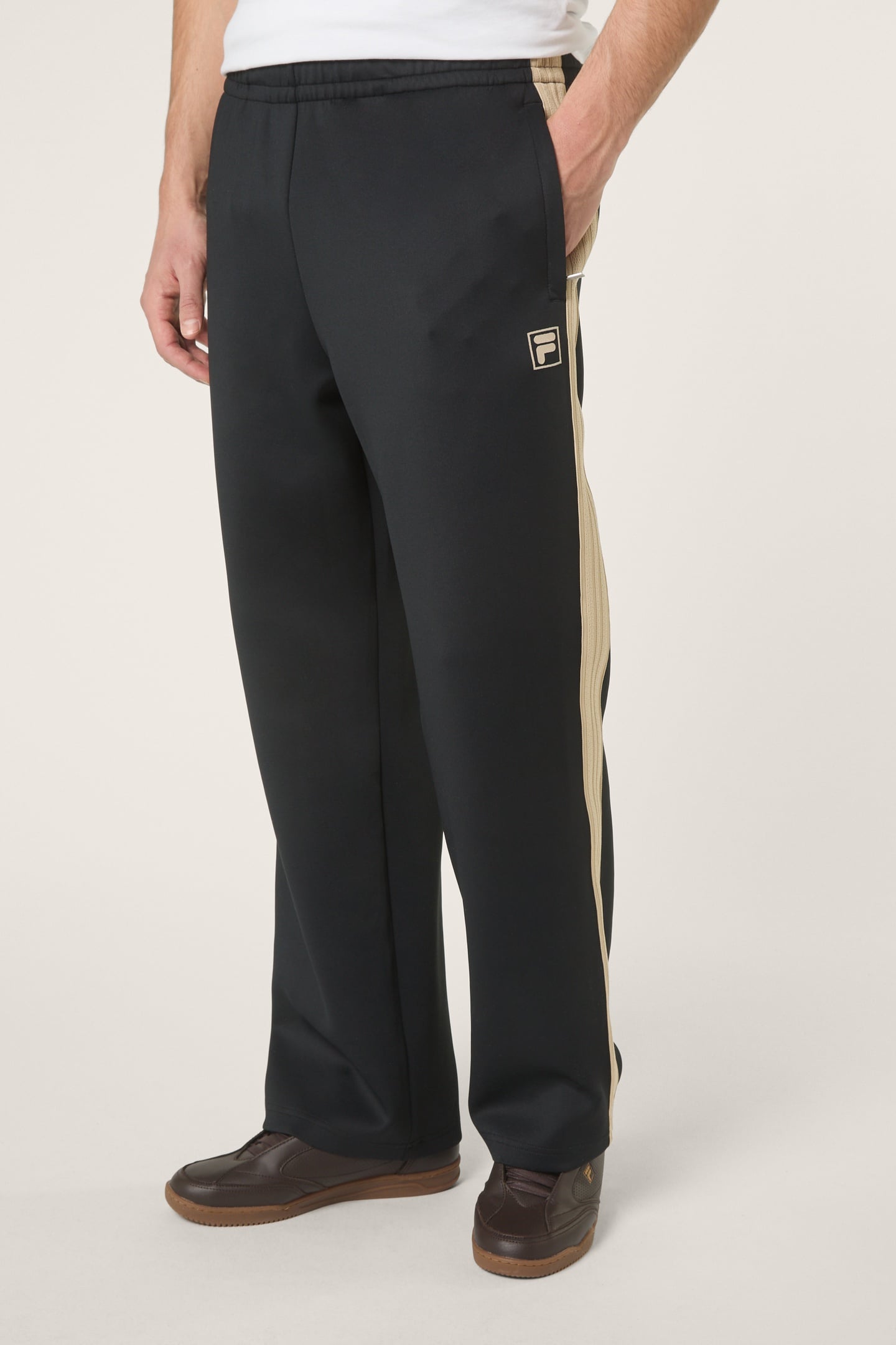VAIANO RELAXED TAPED TRACK PANTS BLACK 3
