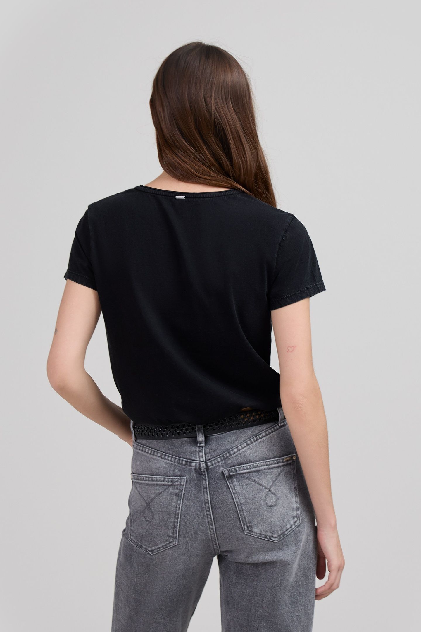 BLACK T-SHIRT WITH WINGED SLOGAN IMAGE 3