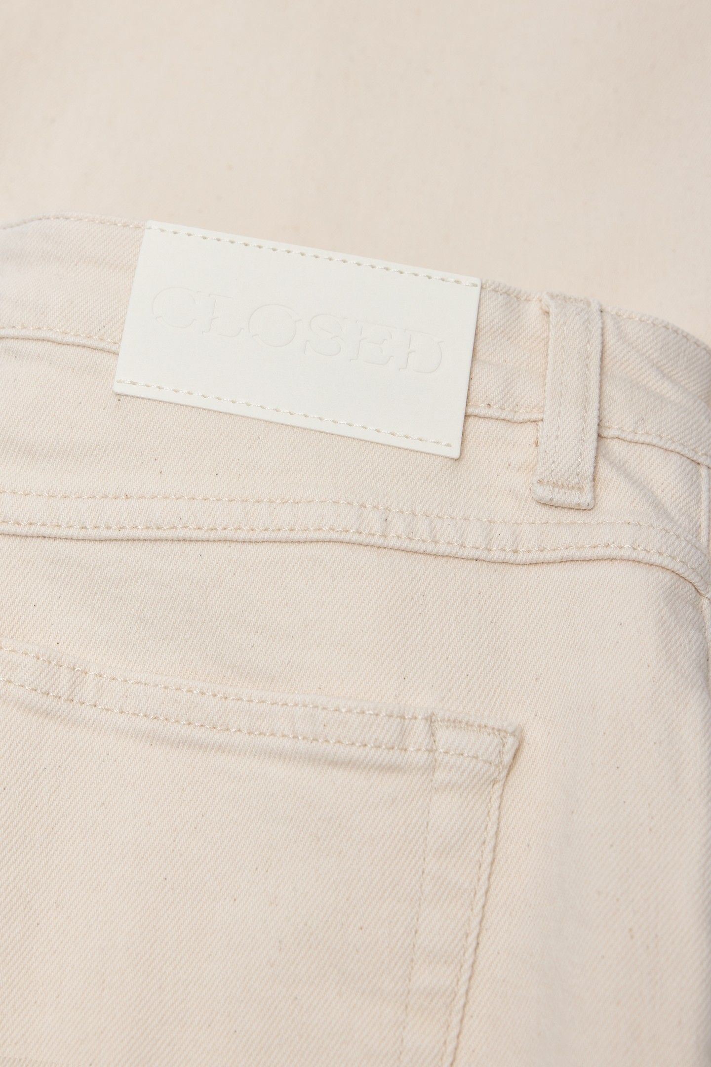 GILLAN IVORY 4