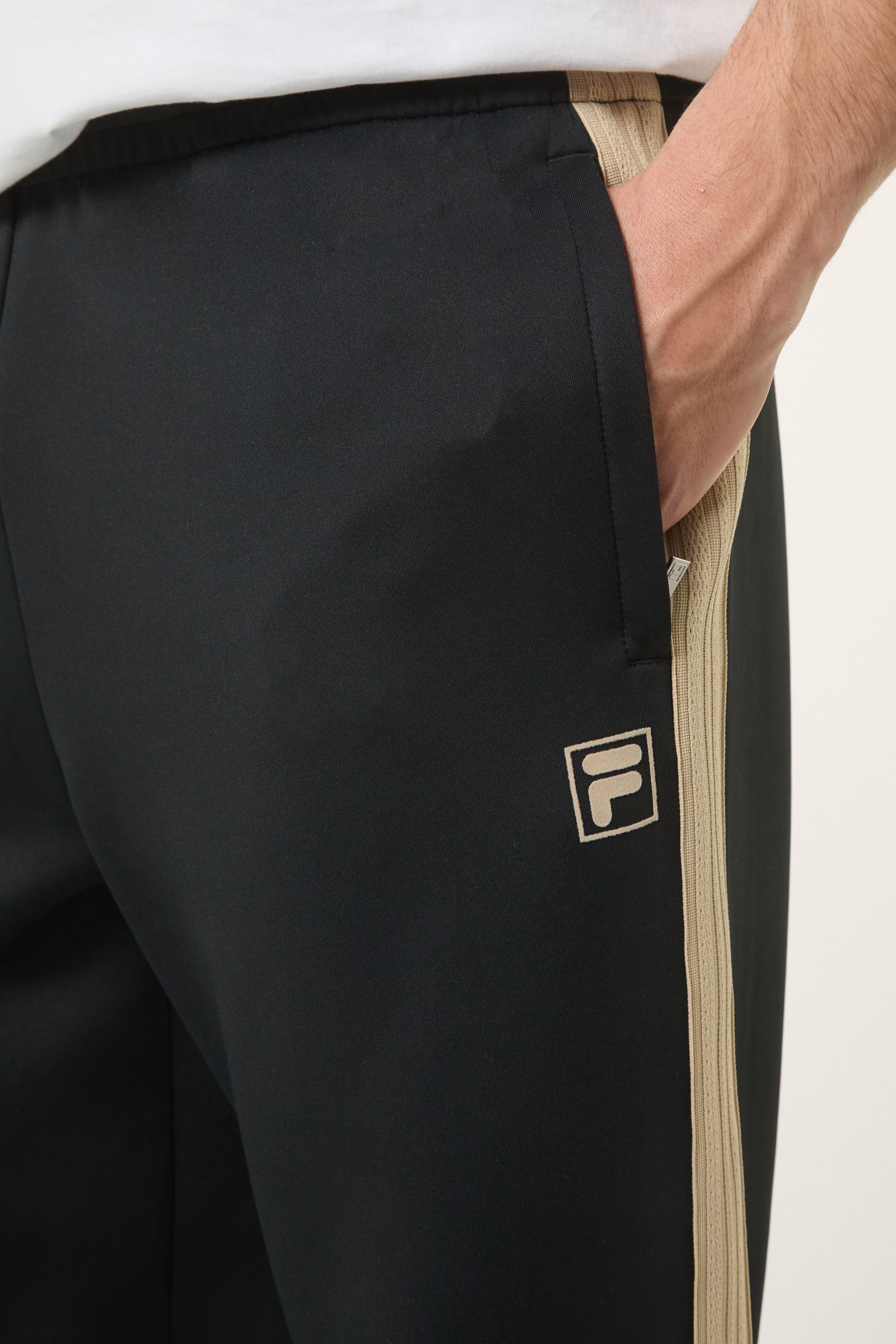 VAIANO RELAXED TAPED TRACK PANTS BLACK 4