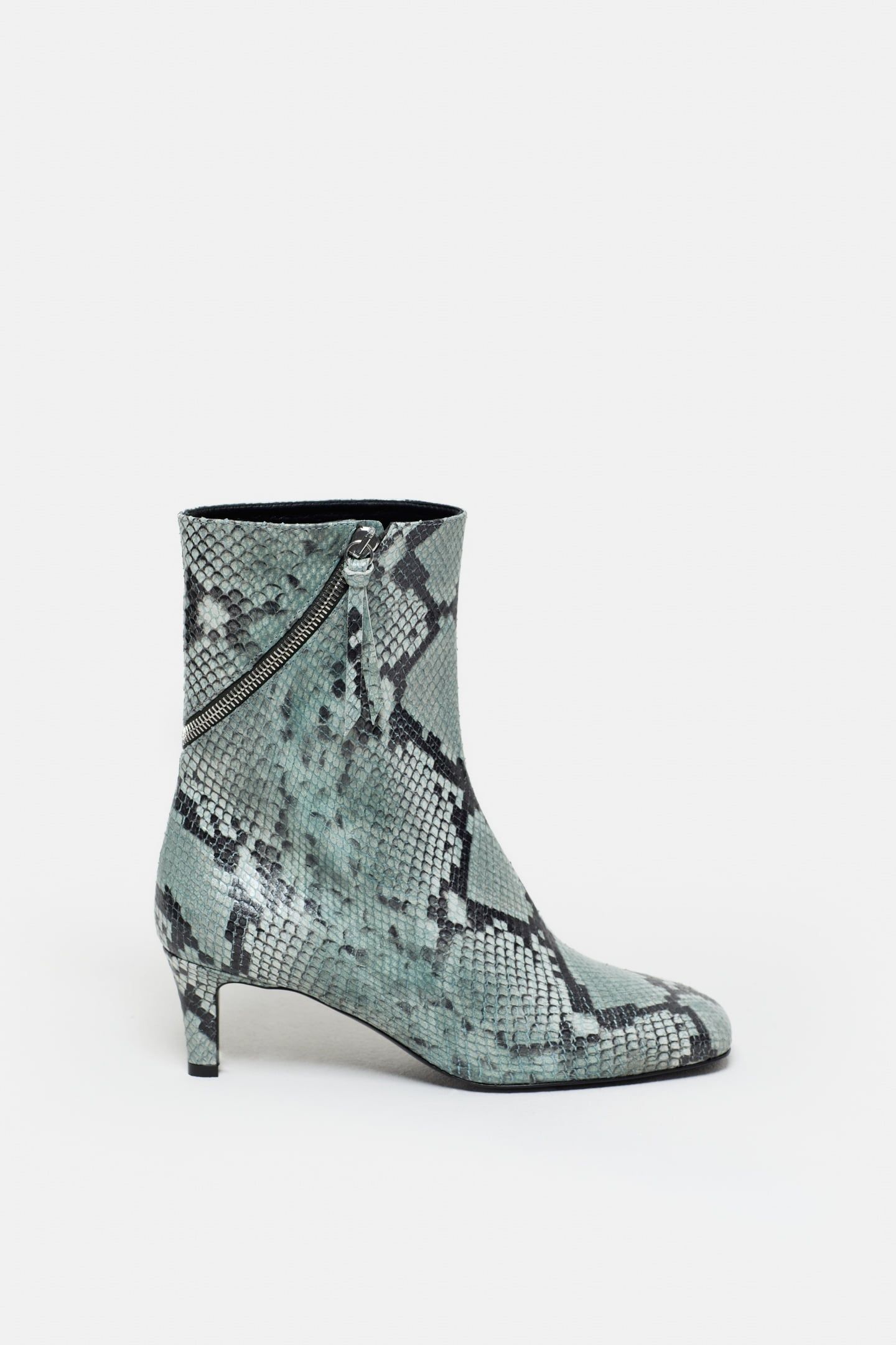 BOOT LIGHT SKY BLUE 4
