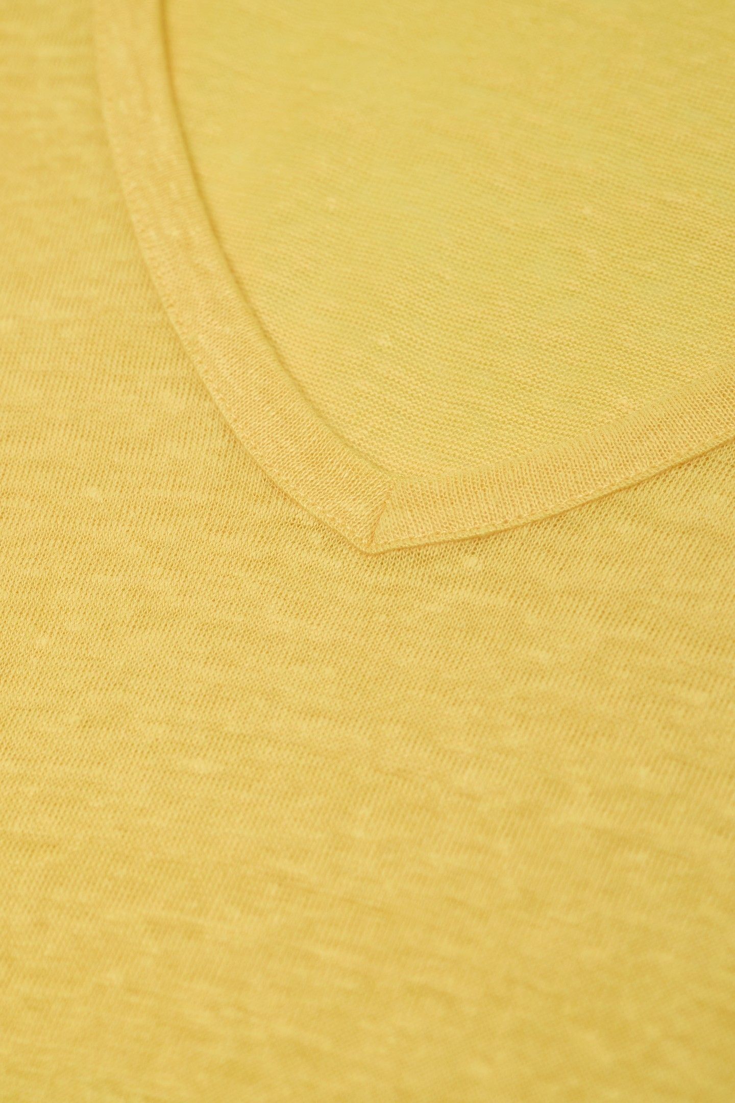 V-NECK MANGO YELLOW 4