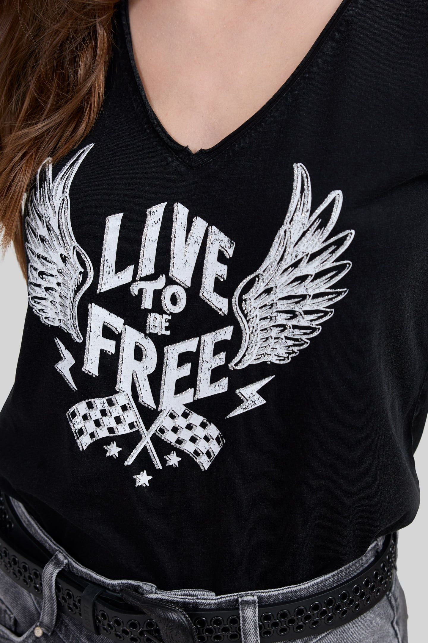 BLACK T-SHIRT WITH WINGED SLOGAN IMAGE 6