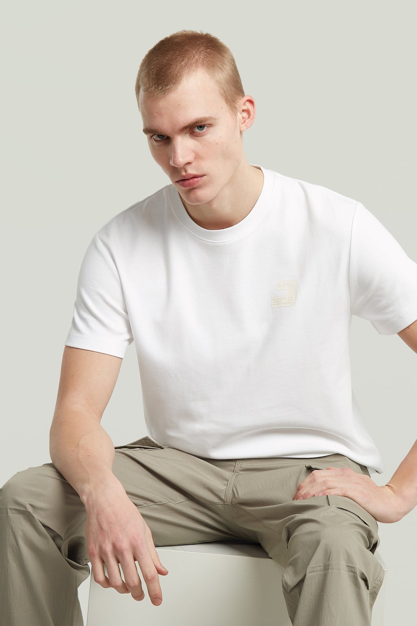 CHEST LOGO R T WHITE 3
