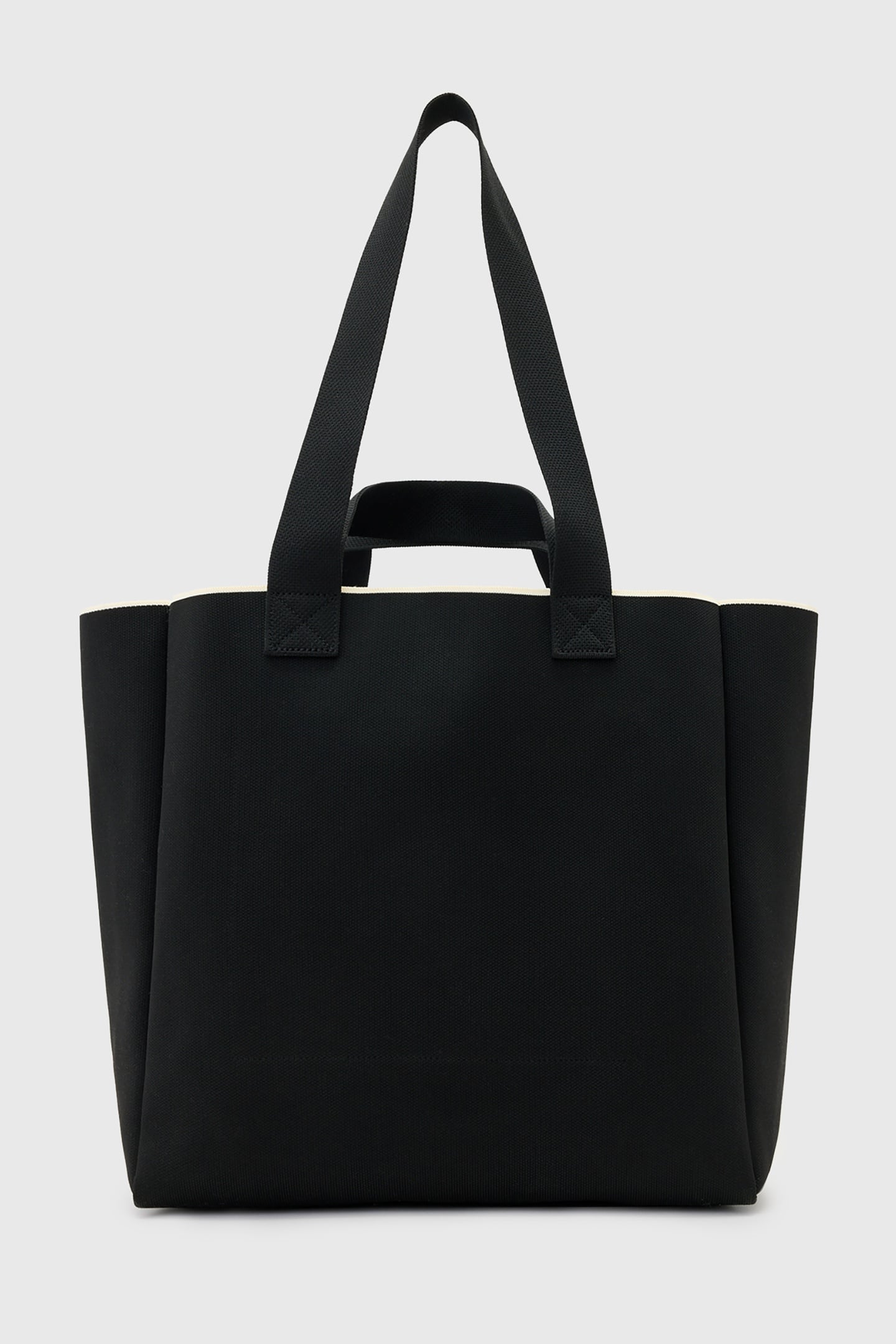 IZZY HEART E/W TOTE BLACK 4