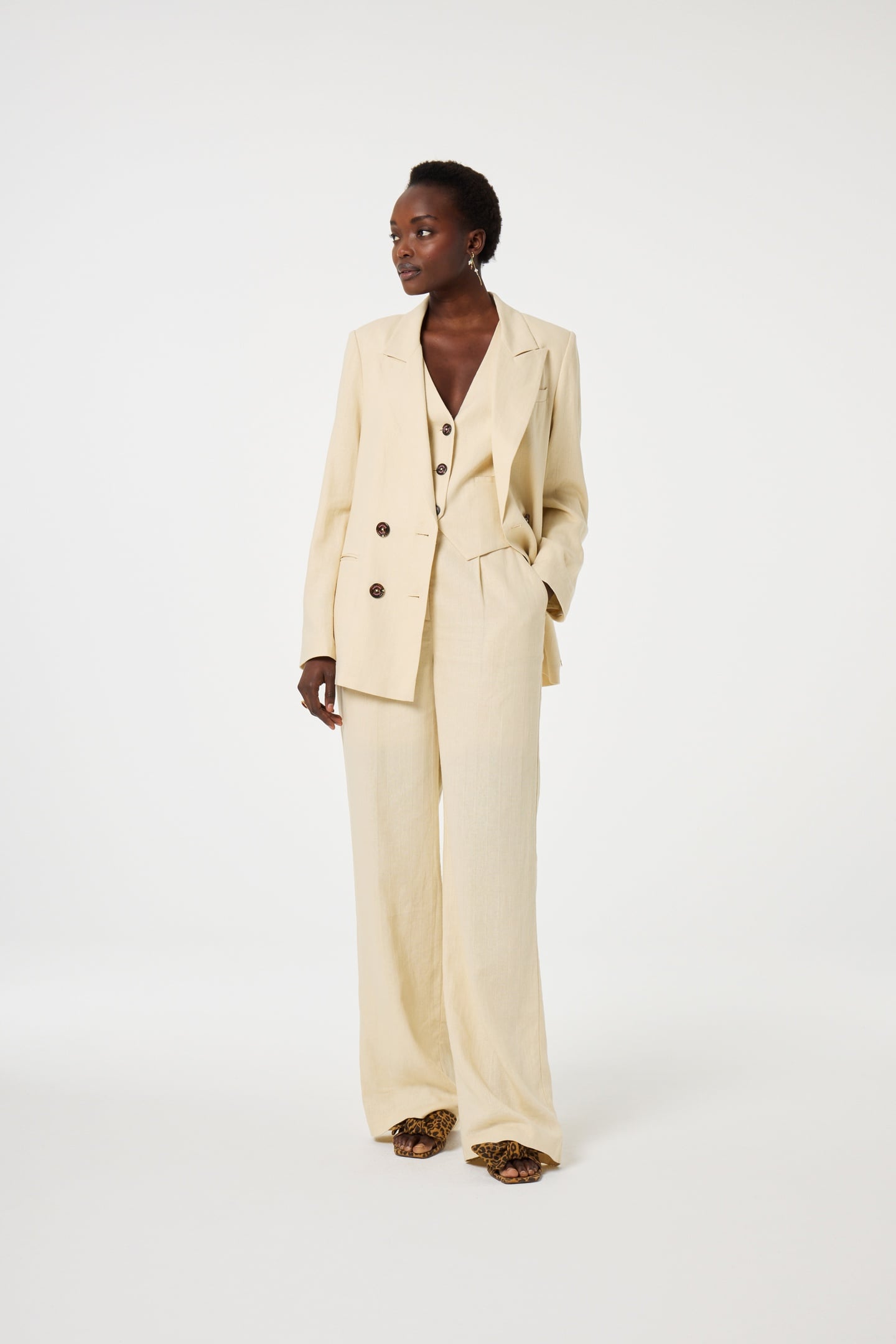 NURA PLEATED TROUSERS LATTE 2