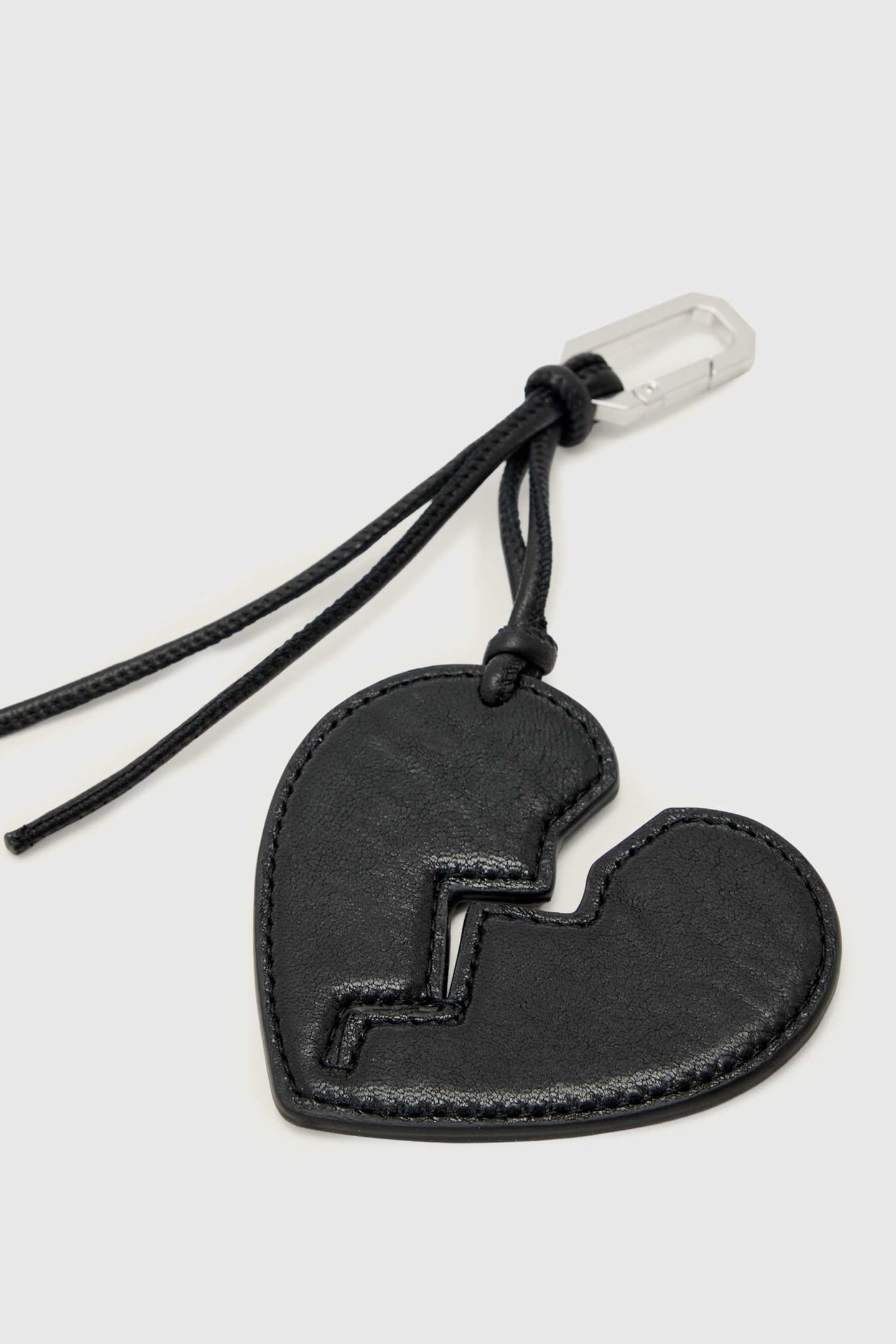 BRKN HRT KEYRING BLACK 1
