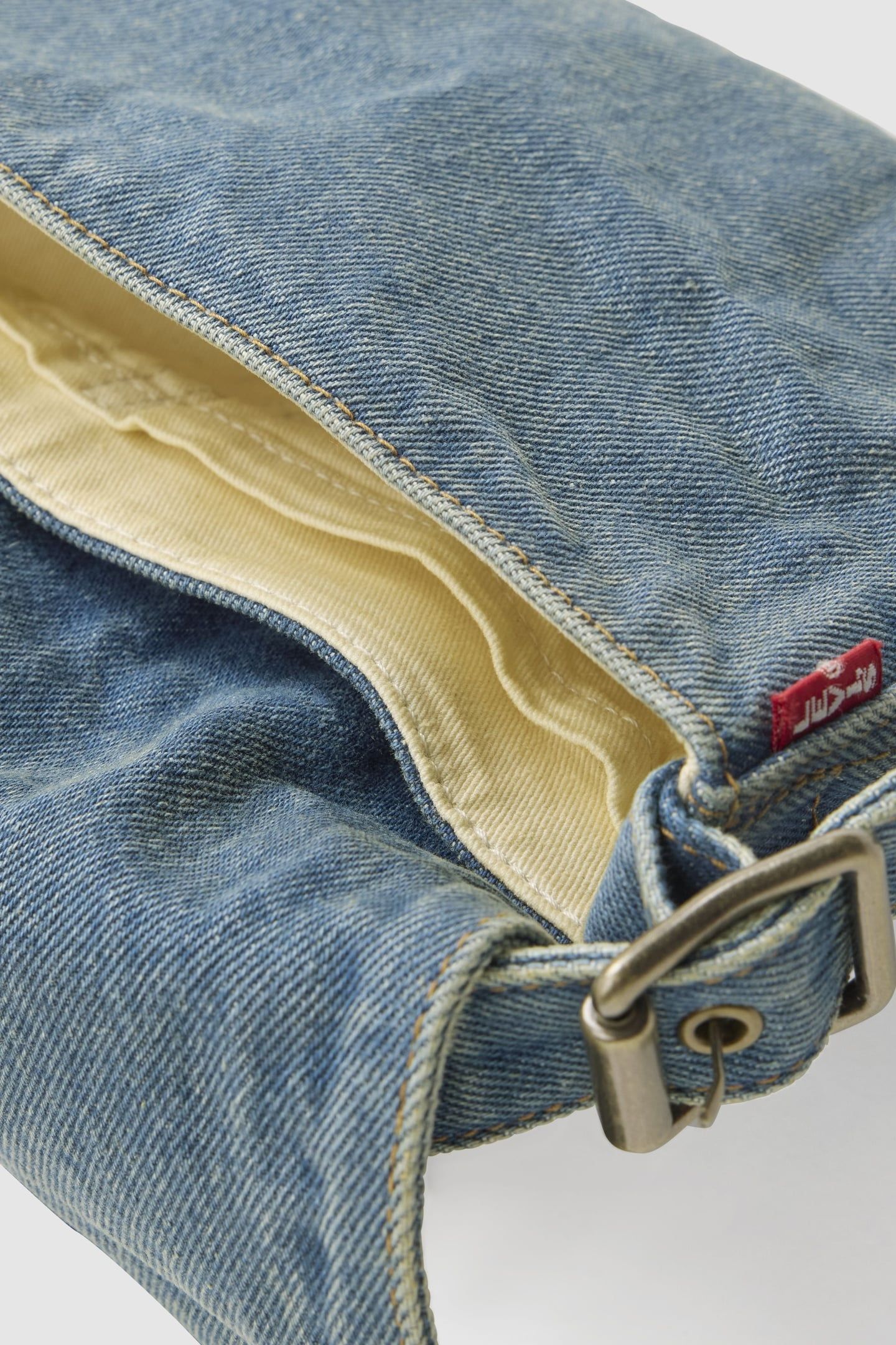 LEVI'S® BRANNAN SHOULDERBAG 3