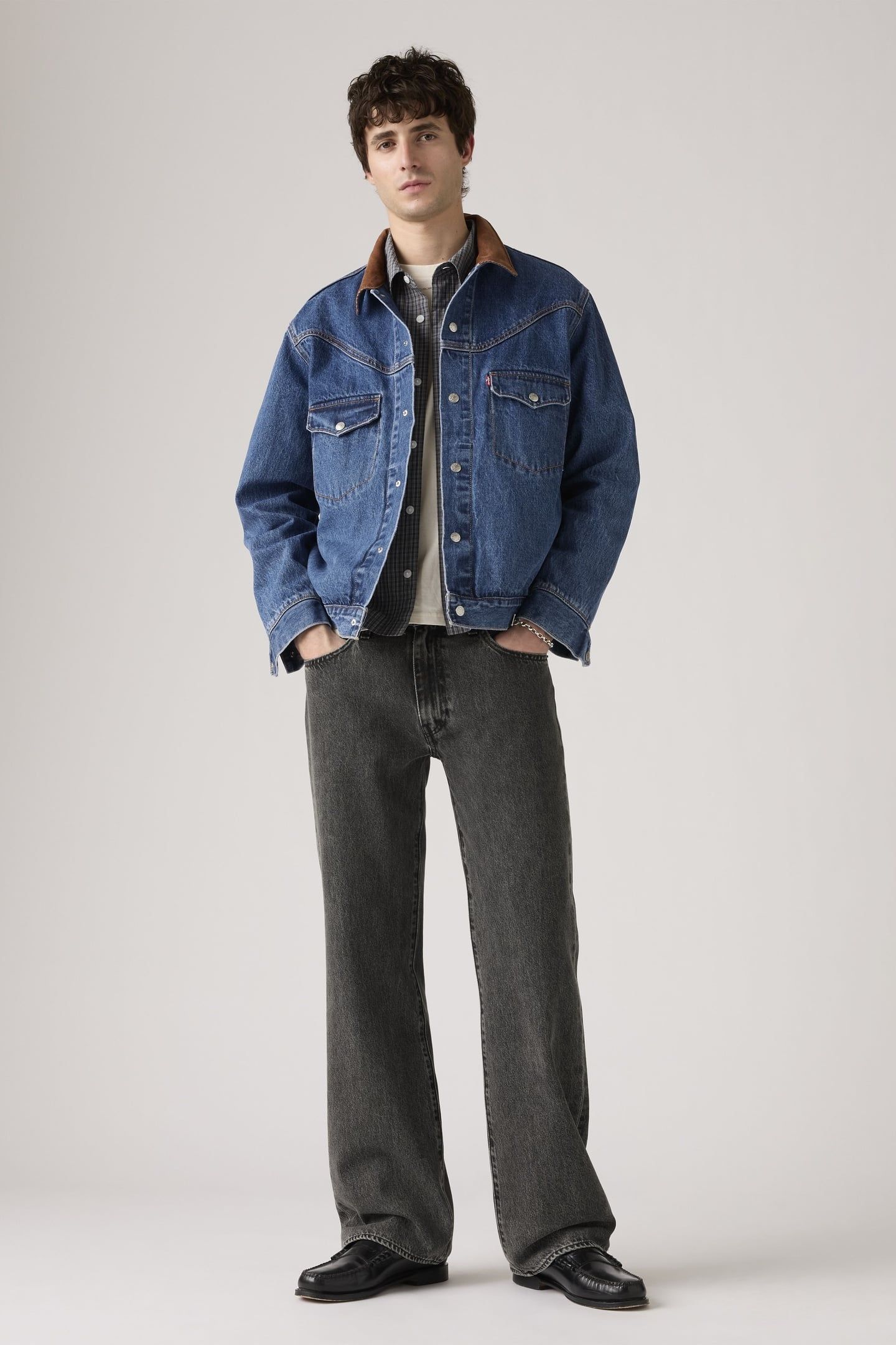 567™ RELAXED FLARE JEANS 2