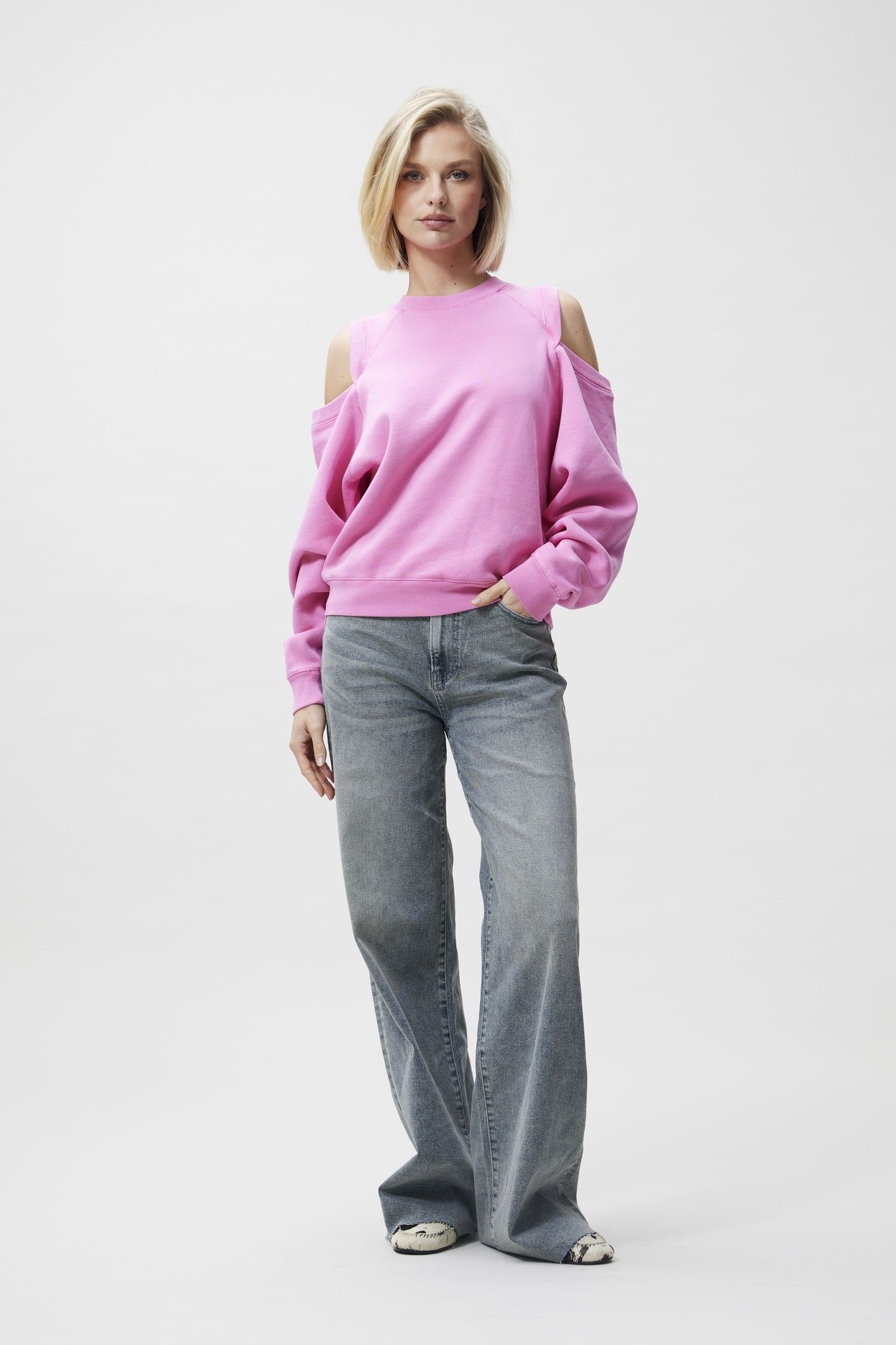 SWEATER WITH CUT OUT ROSEBLOOM 2