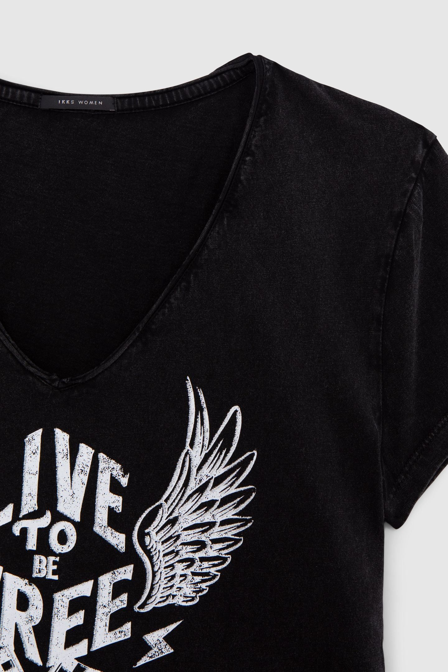BLACK T-SHIRT WITH WINGED SLOGAN IMAGE 5