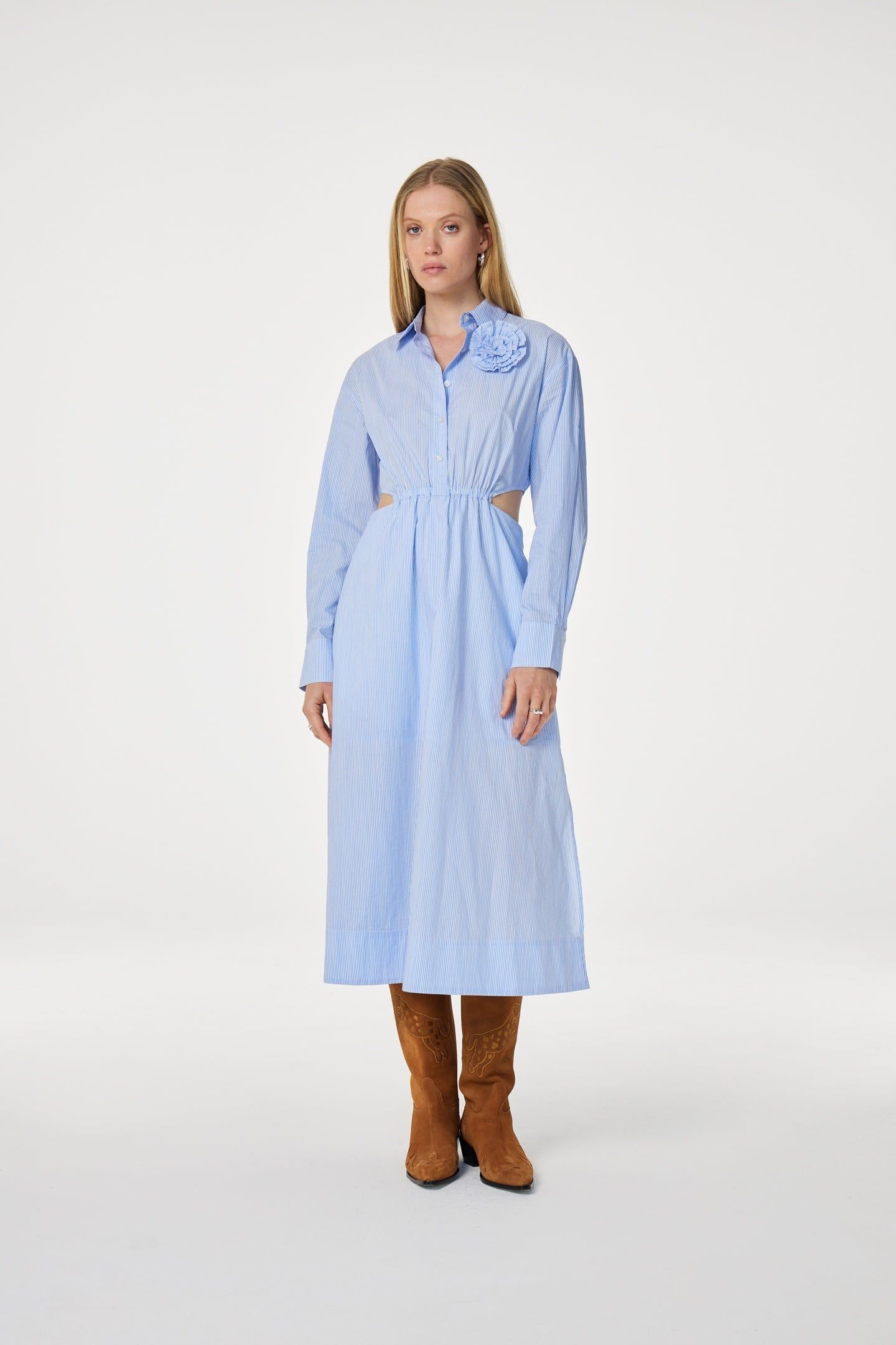 CAMILA DRESS WARM WHITE/POOL BLUE 1