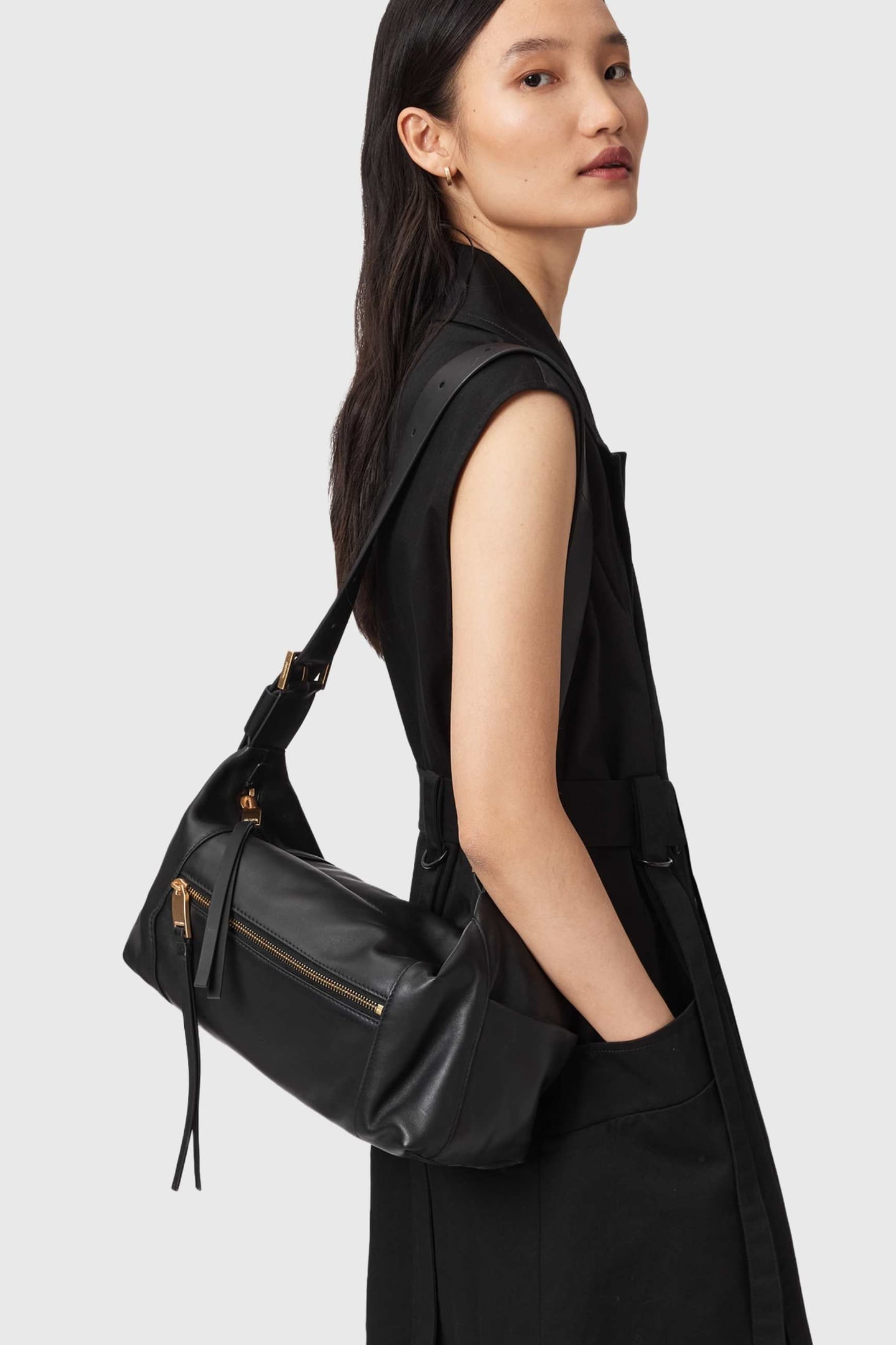 VEGA SHOULDER BAG BLACK 1