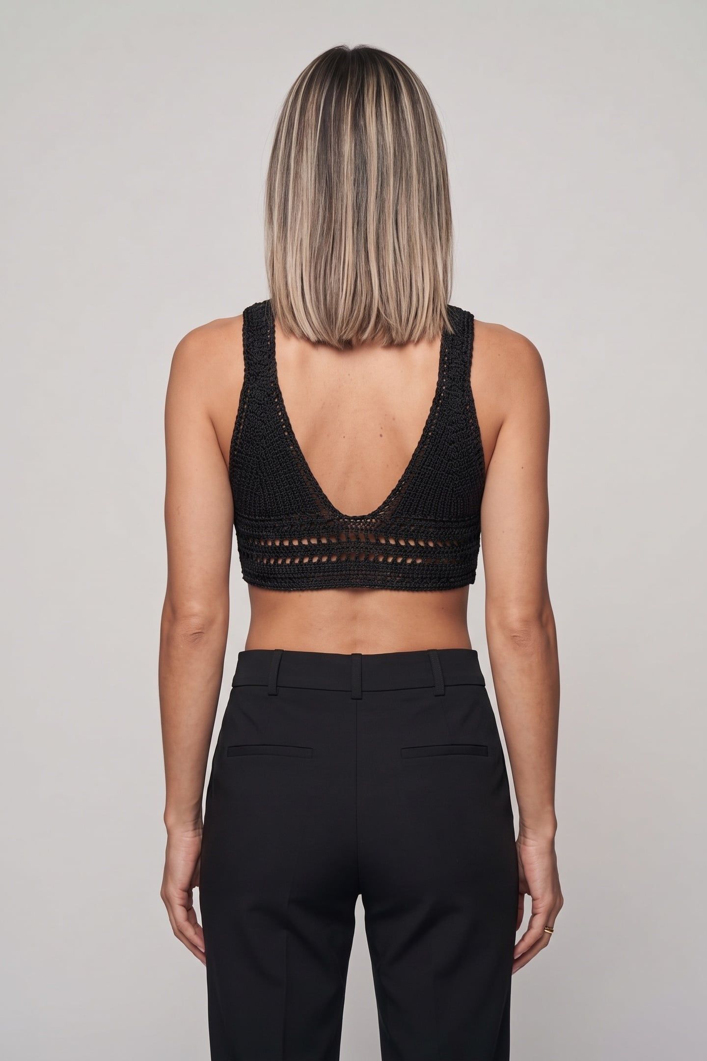 WOLFIE PULLOVER BLACK 2