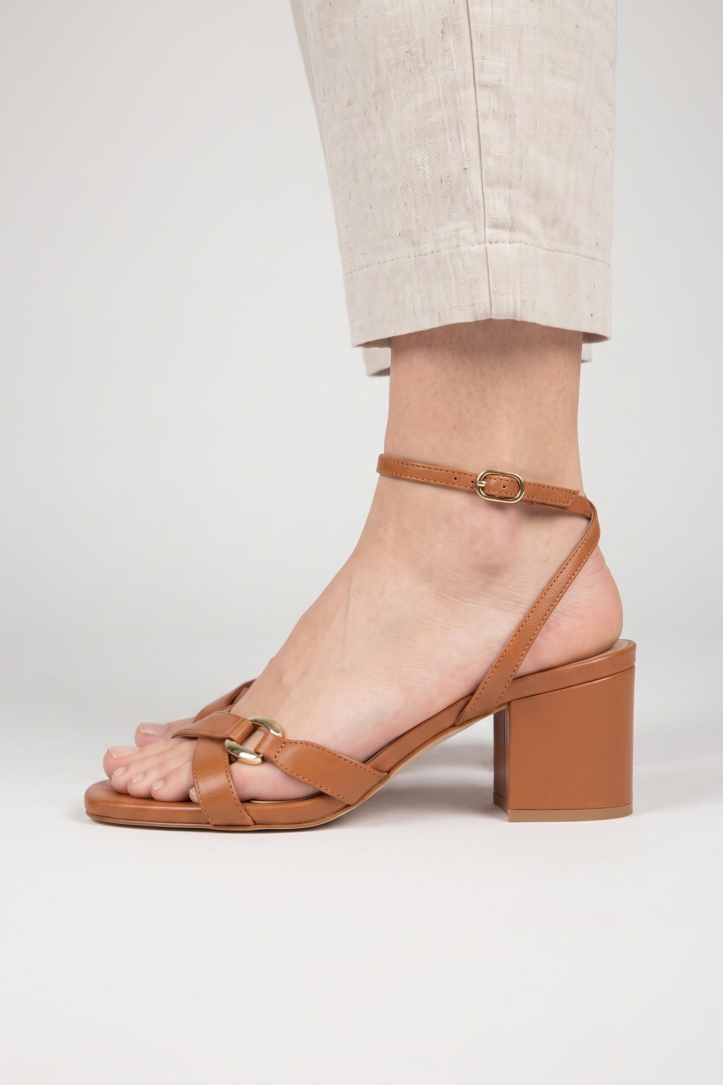 ENA OLOID BLOCK HEEL TAN 3