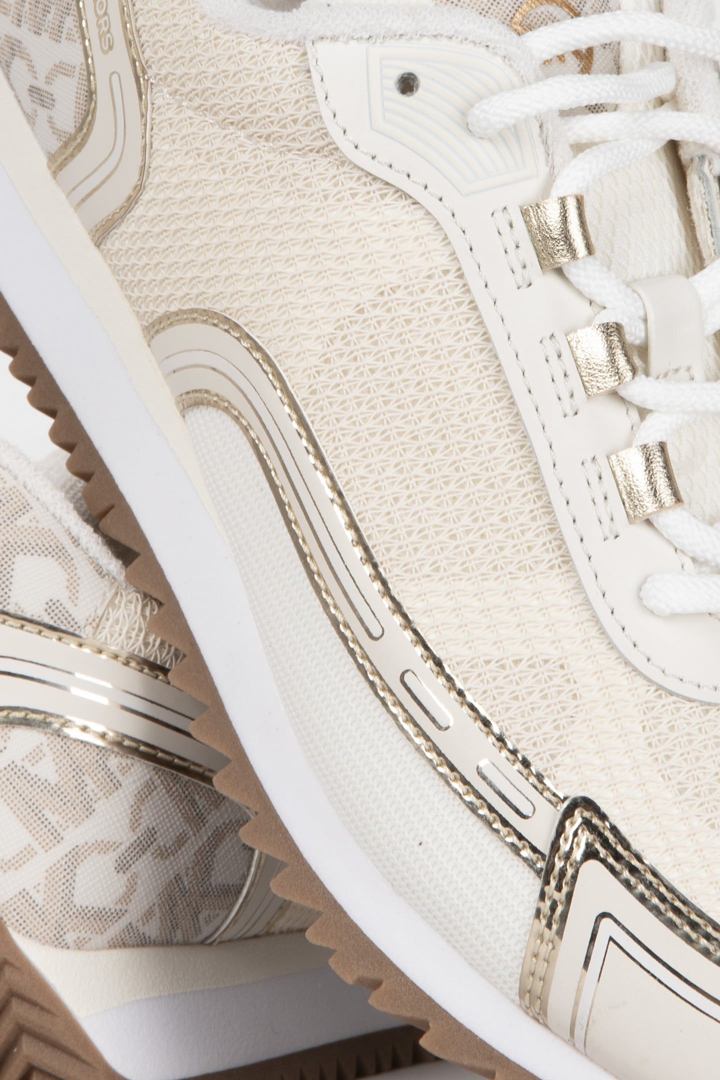 BYRDIE TRAINER VANILLA MULTI 2