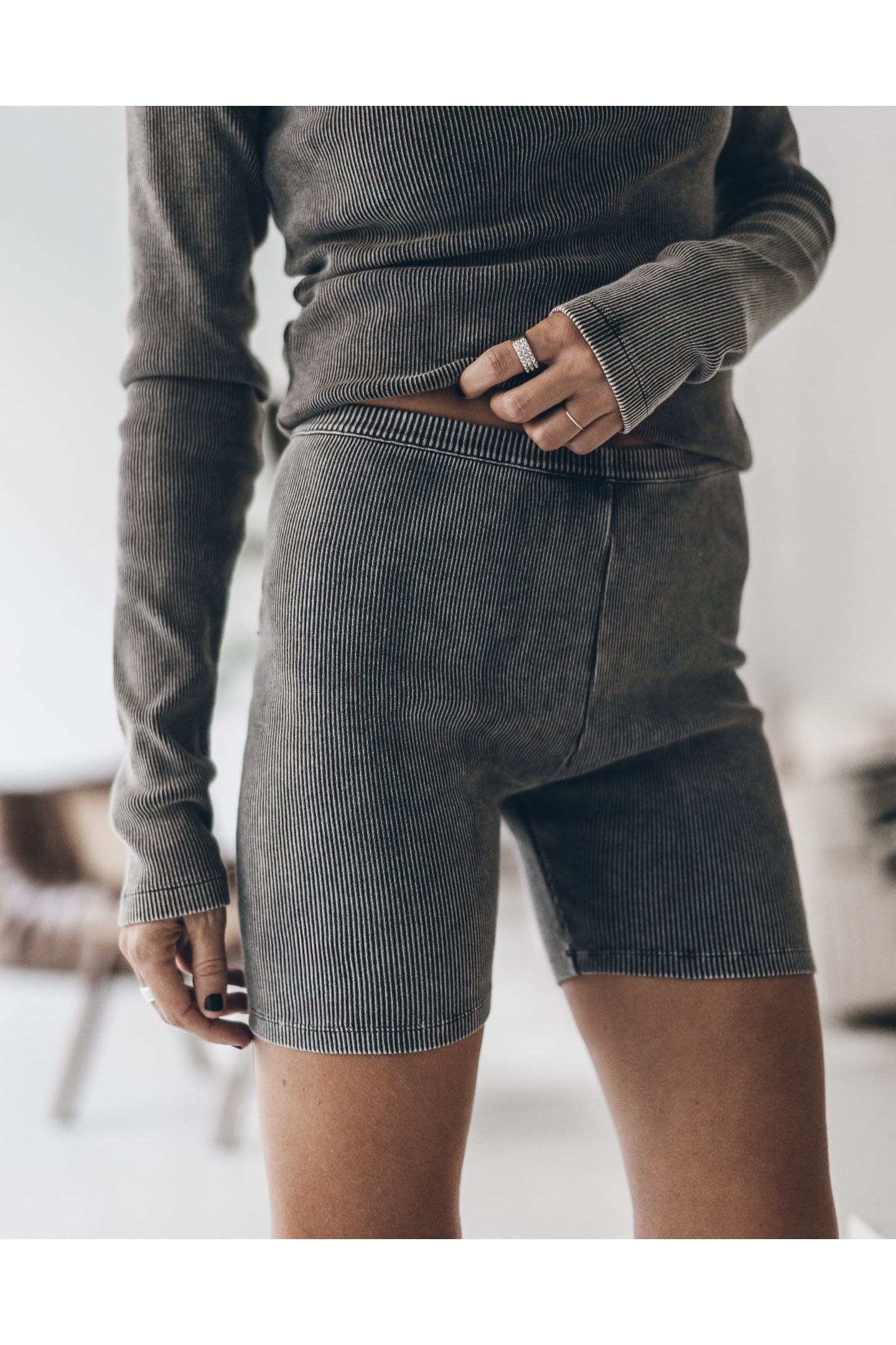 THE DARK RIBBED BIKER SHORTS 1