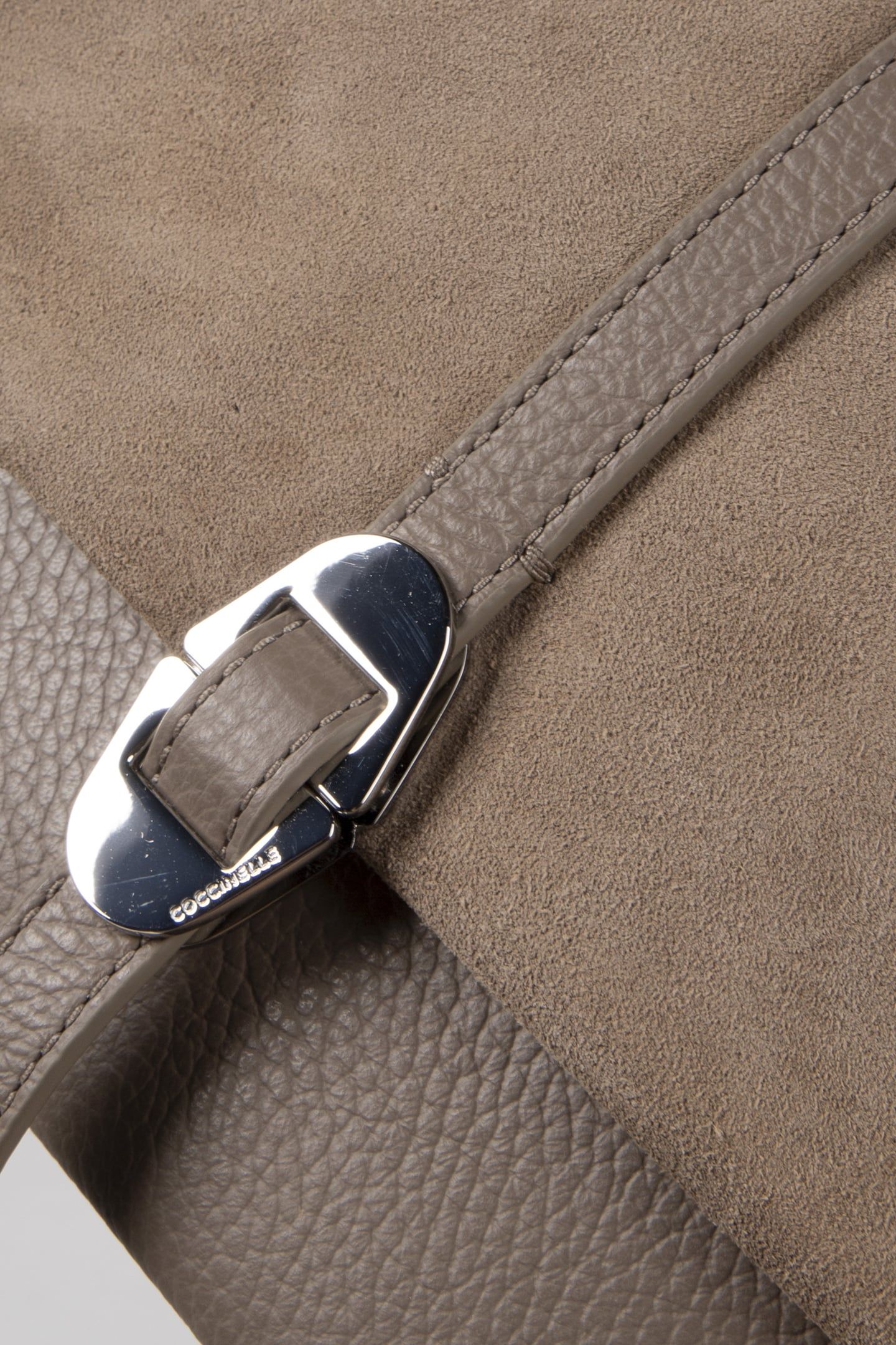 COCCINELLEDORIAN SUEDE WARM TAUPE 5