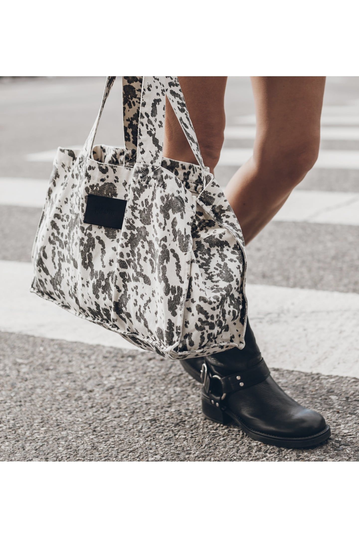 THE DALMATIAN SMALL CANVAS BAG 2