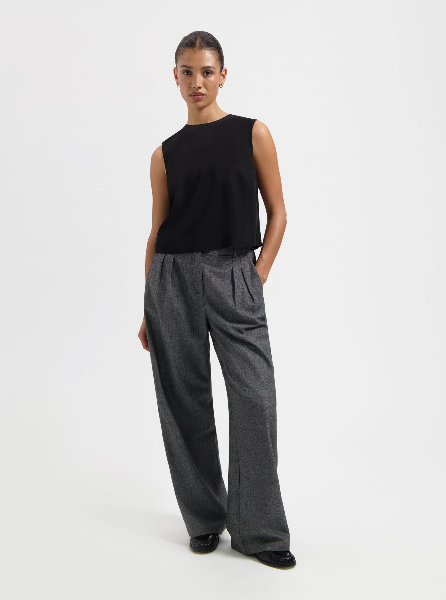 NOUS SOMMES LABELS – MIRA SL TENCEL TOP BLACK 1