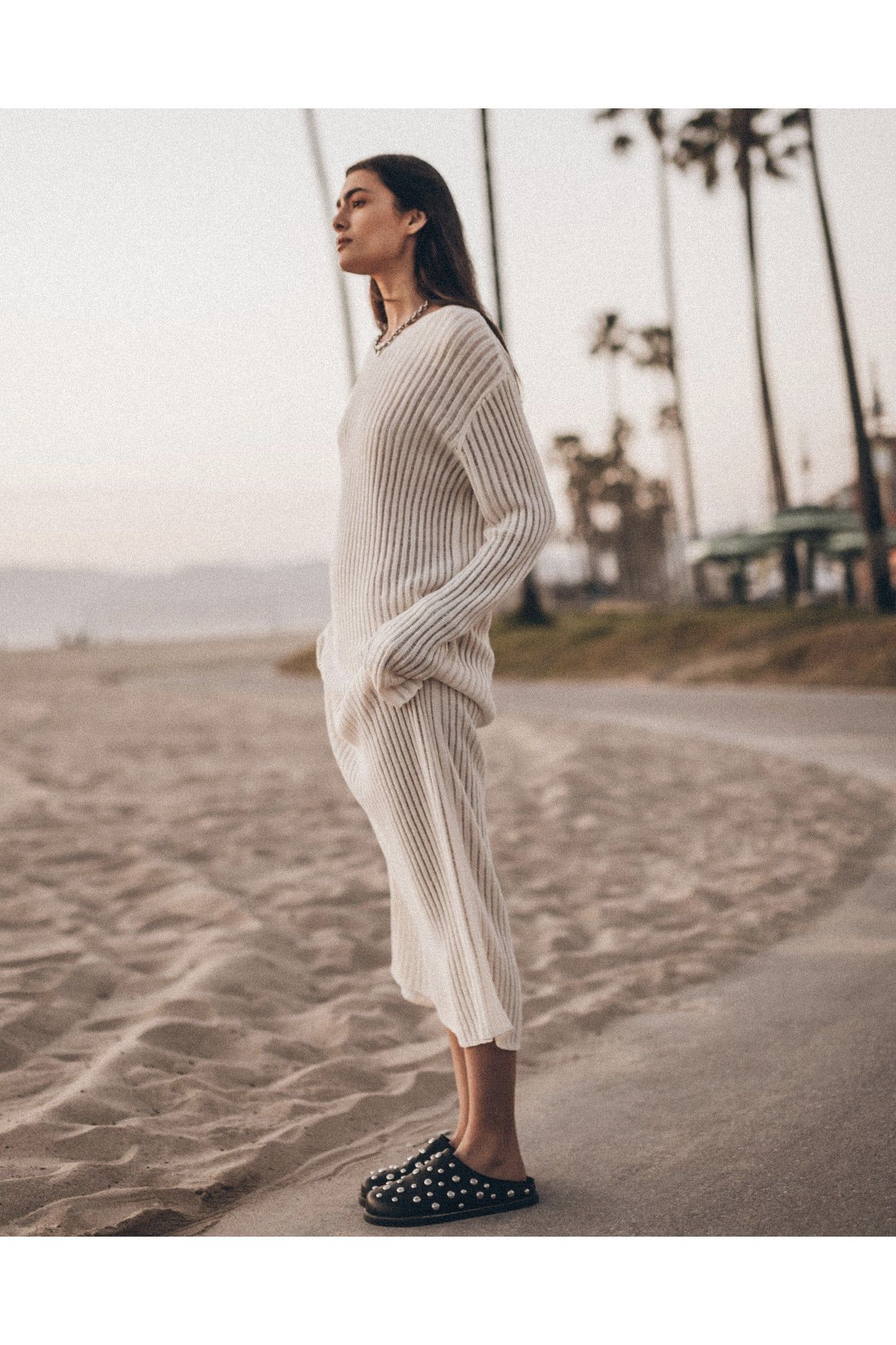 THE WHITE OPEN LONGSLEEVE DRESS 2