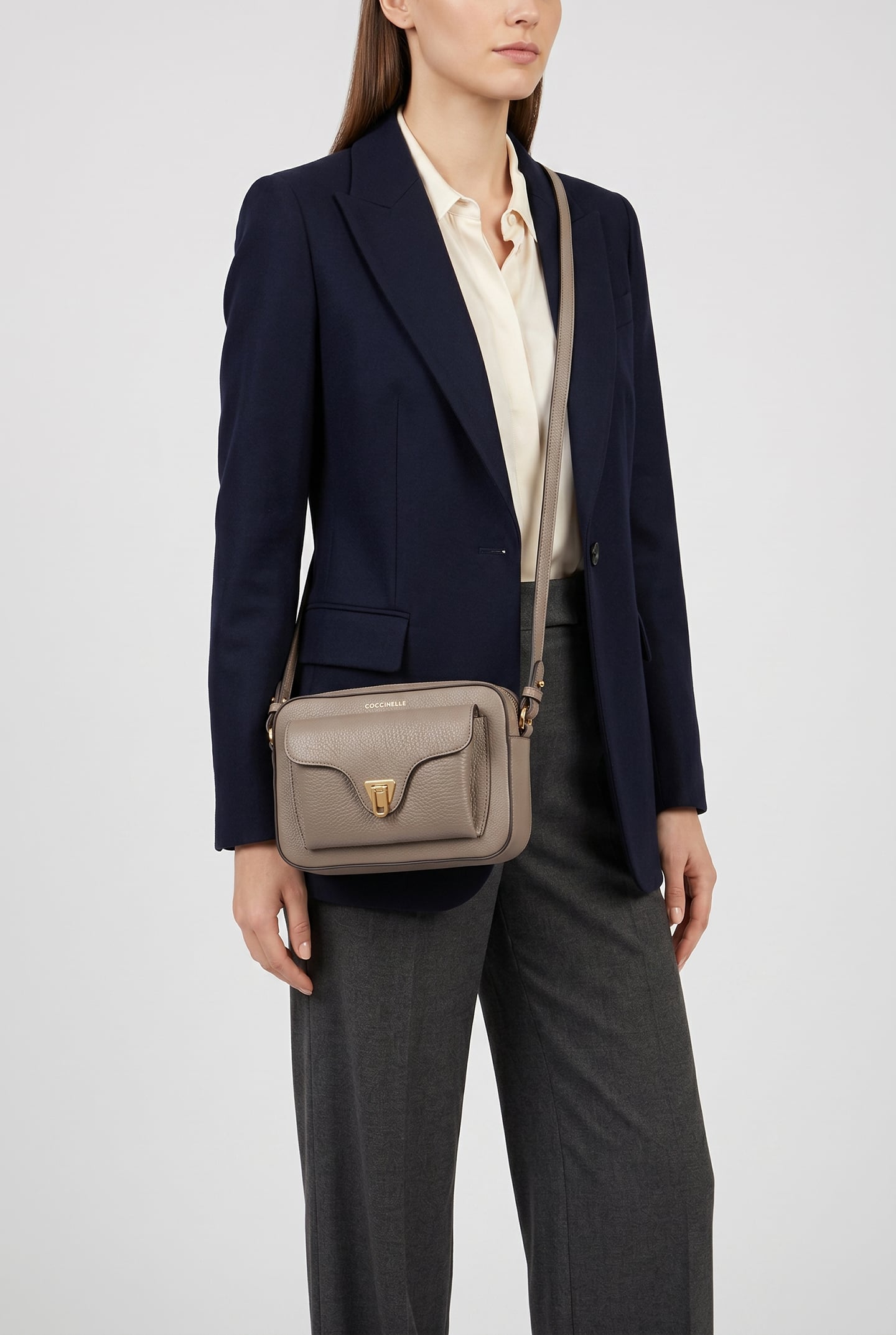 COCCINELLE BEAT SOFT WARM TAUPE 1