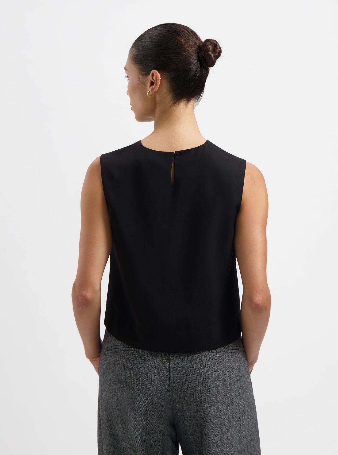 NOUS SOMMES LABELS – MIRA SL TENCEL TOP BLACK 3
