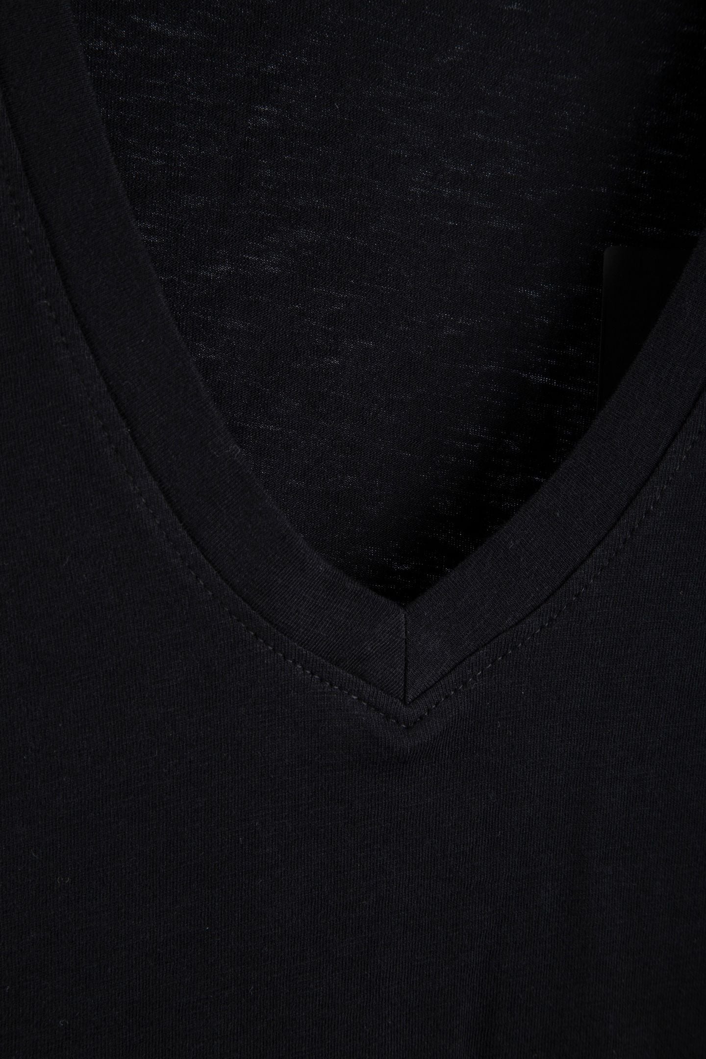 SLUB V-NECK T-SHIRT BLACK 4