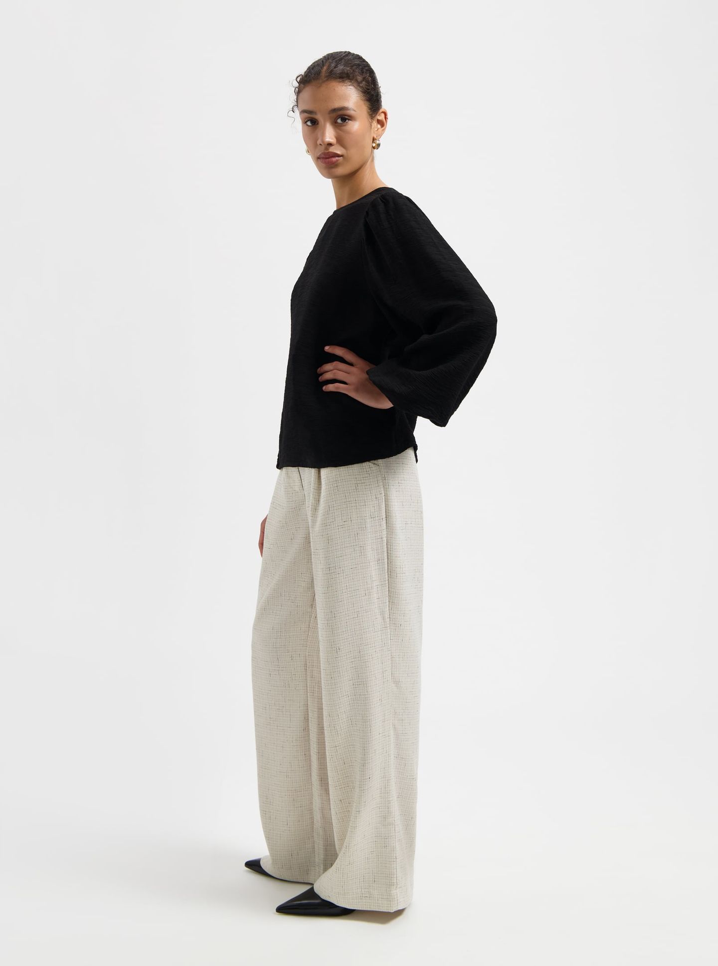 NOUS SOMMES LABELS – LYDIE BLOUSE BLACK 2