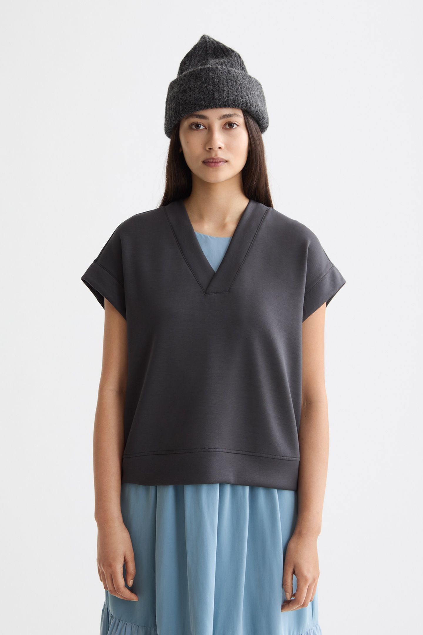 V-NECK SLEEVELESS MODAL SWEATSHIRT CHARCOAL ART 1
