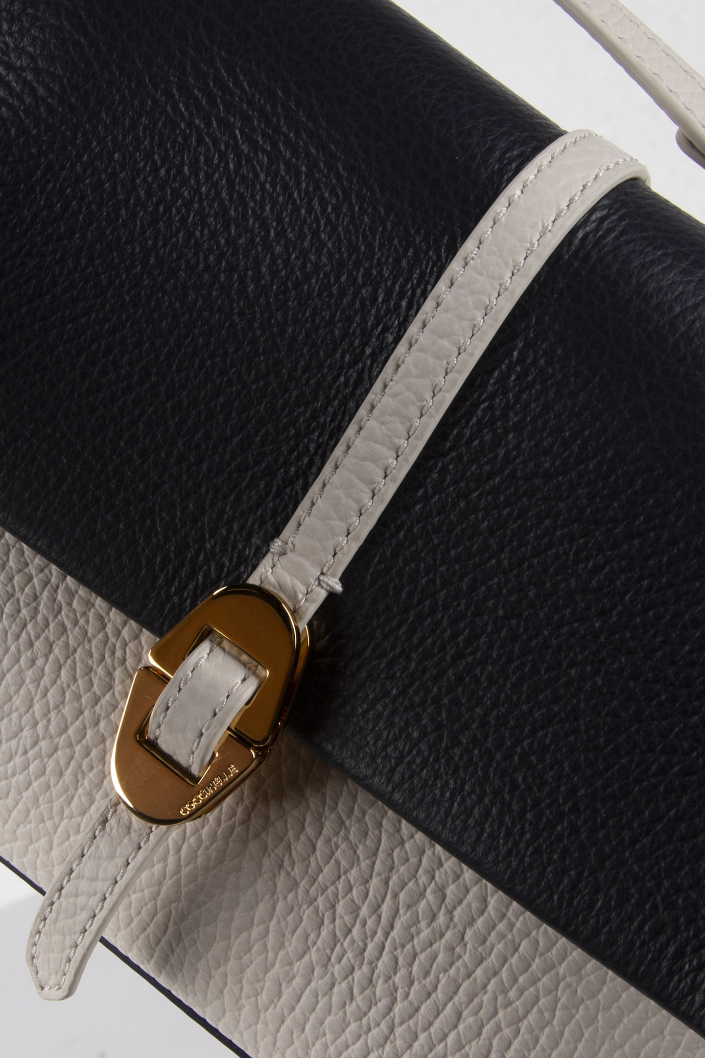 COCCINELLEDORIAN BICOLOR MIDNIGHT BLACK/BLANCO 5