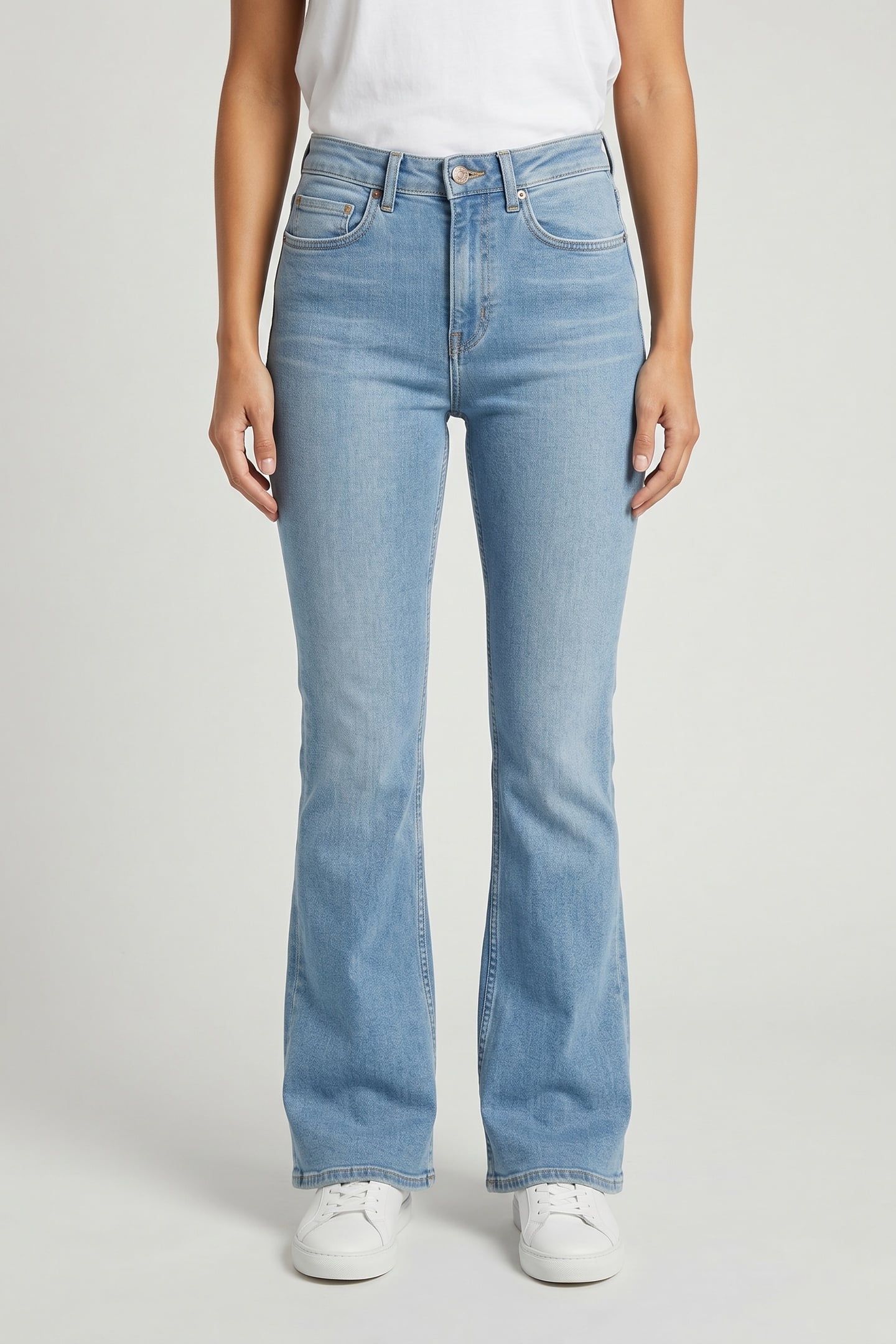 THE CHARM FLARED JEANS BLUE SCENE BLUE SCENE 1