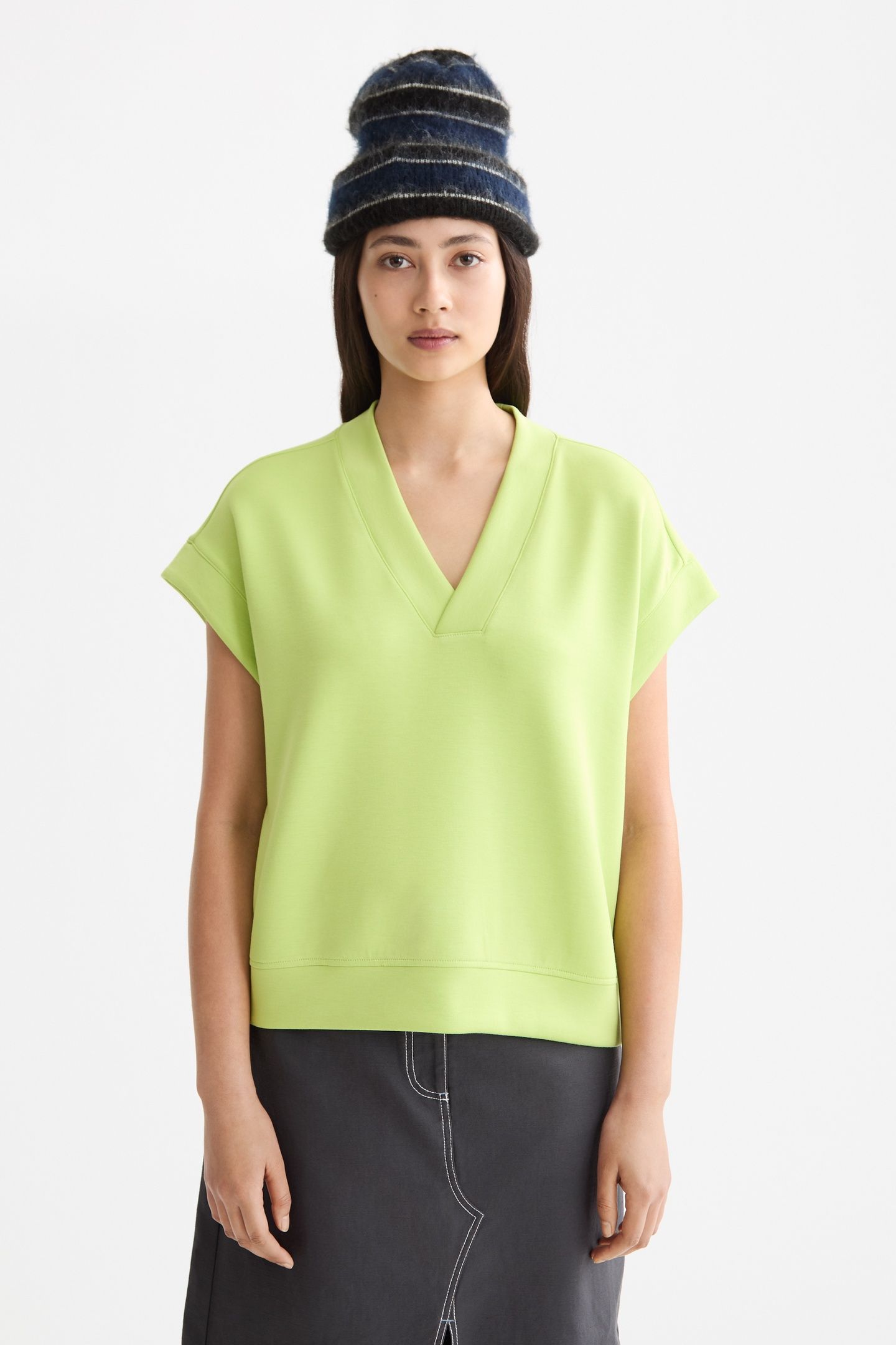 V-NECK SLEEVELESS MODAL SWEATSHIRT GREEN GLOW 1